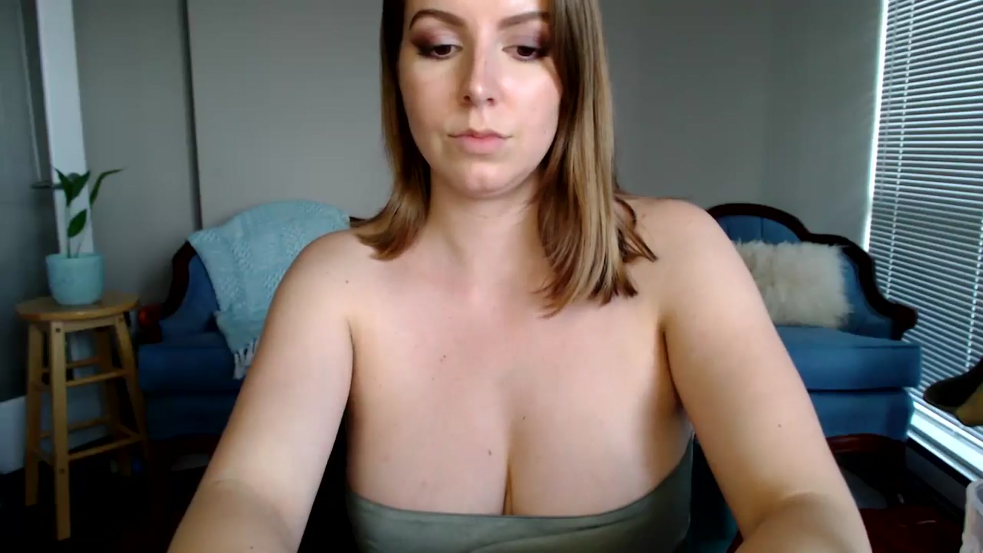Gallery image thumbnail from MyaDelaney's myfreecams stream on, 04/30/2024, 01:34 image 14 of 20
