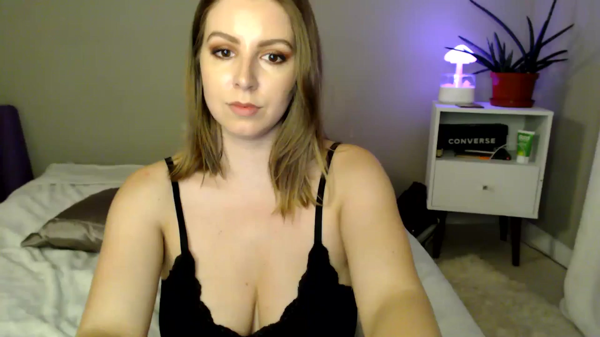 Gallery image thumbnail from MyaDelaney's myfreecams stream on, 05/16/2024, 06:33 image 8 of 20