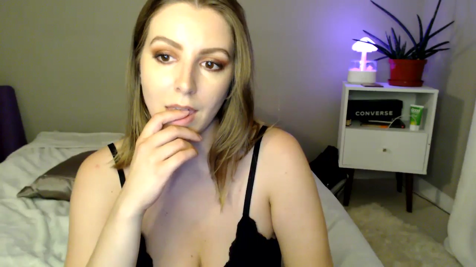 Gallery image thumbnail from MyaDelaney's myfreecams stream on, 05/16/2024, 06:33 image 5 of 20