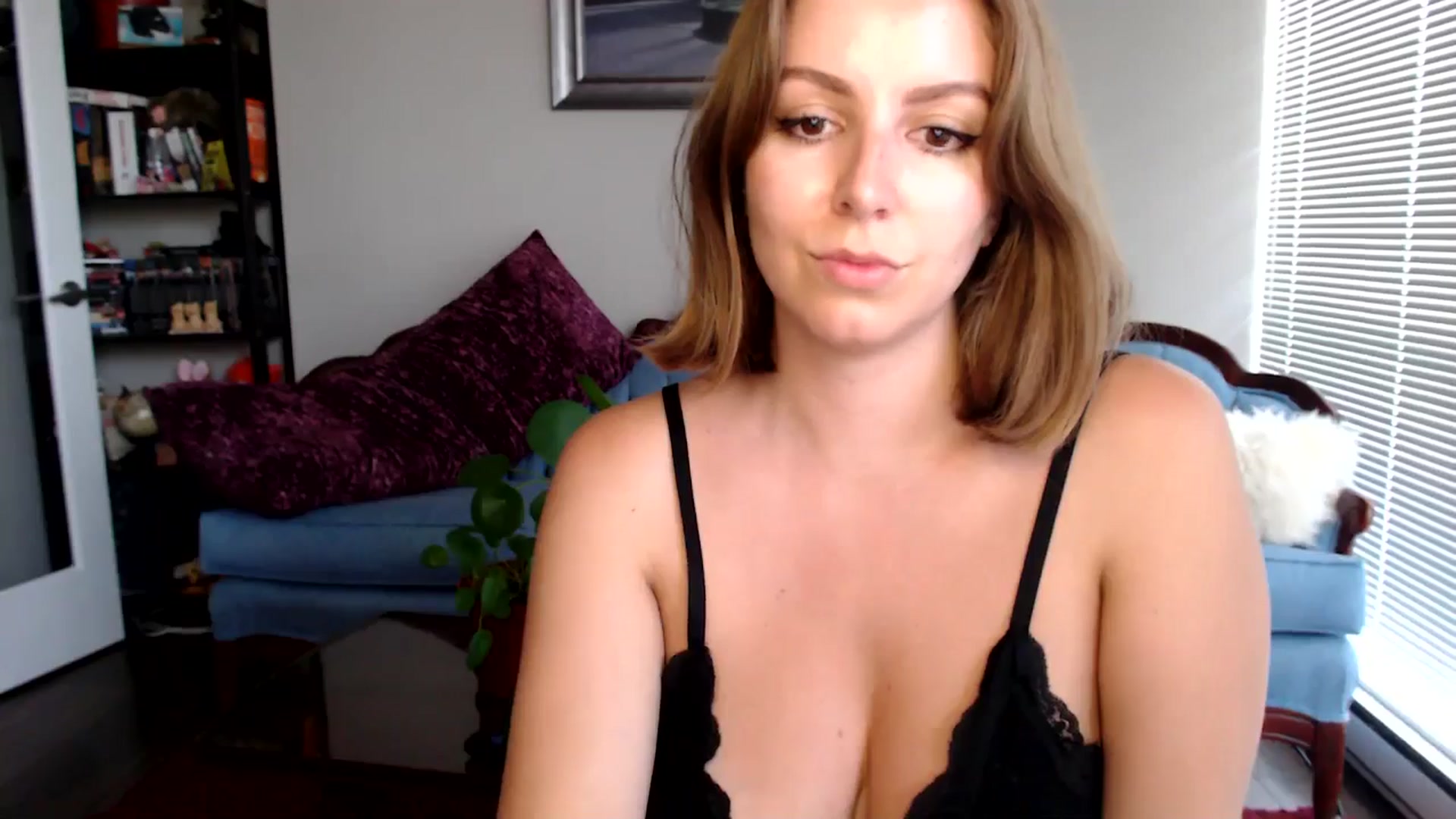 Gallery image thumbnail from MyaDelaney's myfreecams stream on, 07/18/2024, 02:36 image 10 of 20