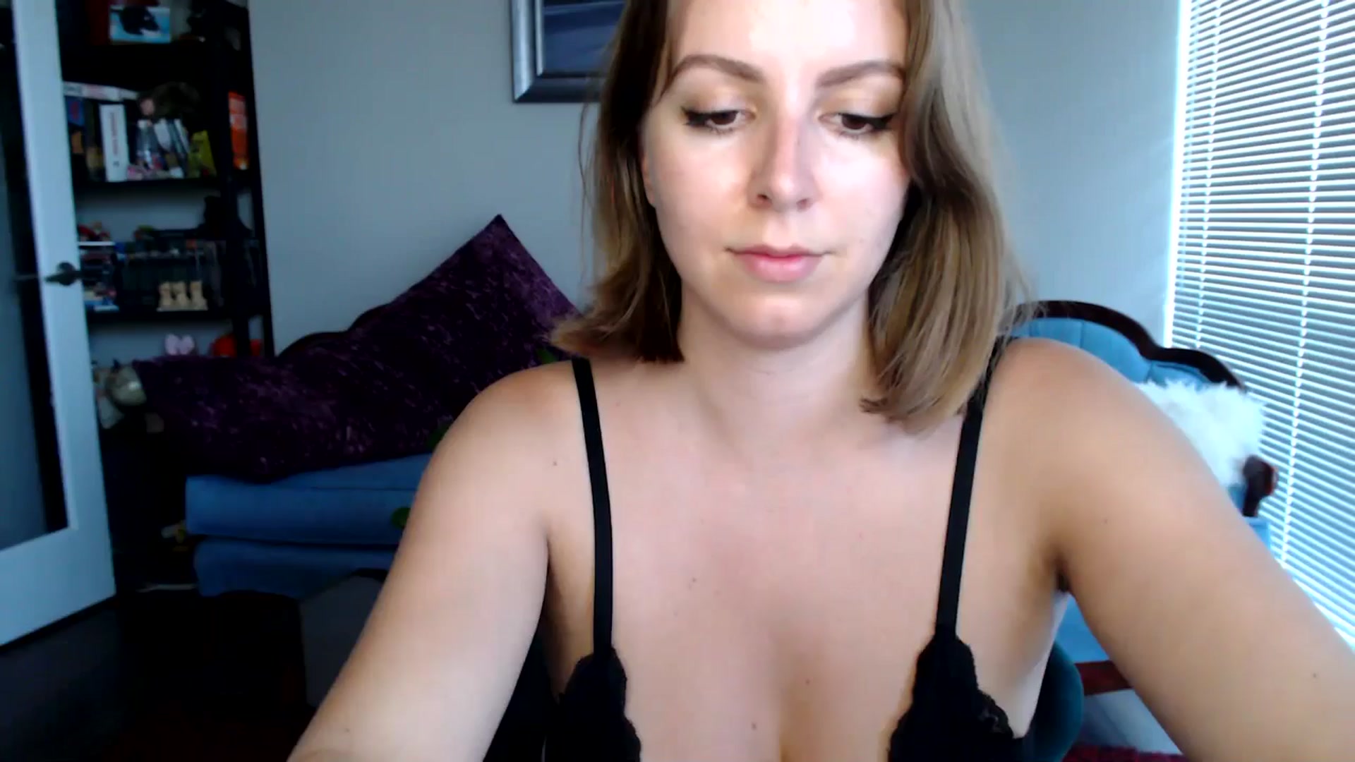 Gallery image thumbnail from MyaDelaney's myfreecams stream on, 07/18/2024, 03:12 image 1 of 20
