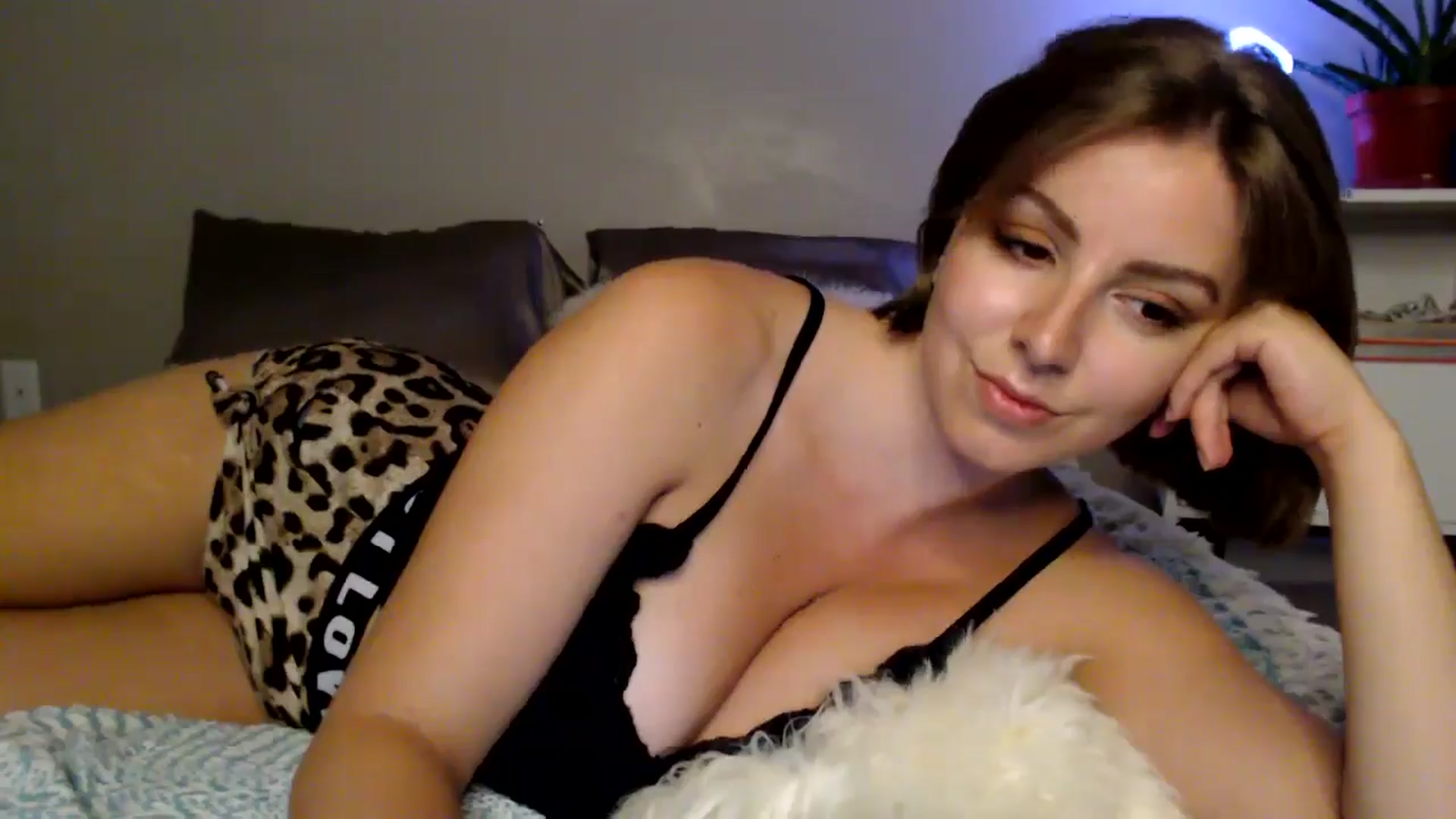 Gallery image thumbnail from MyaDelaney's myfreecams stream on, 07/29/2024, 05:08 image 7 of 20