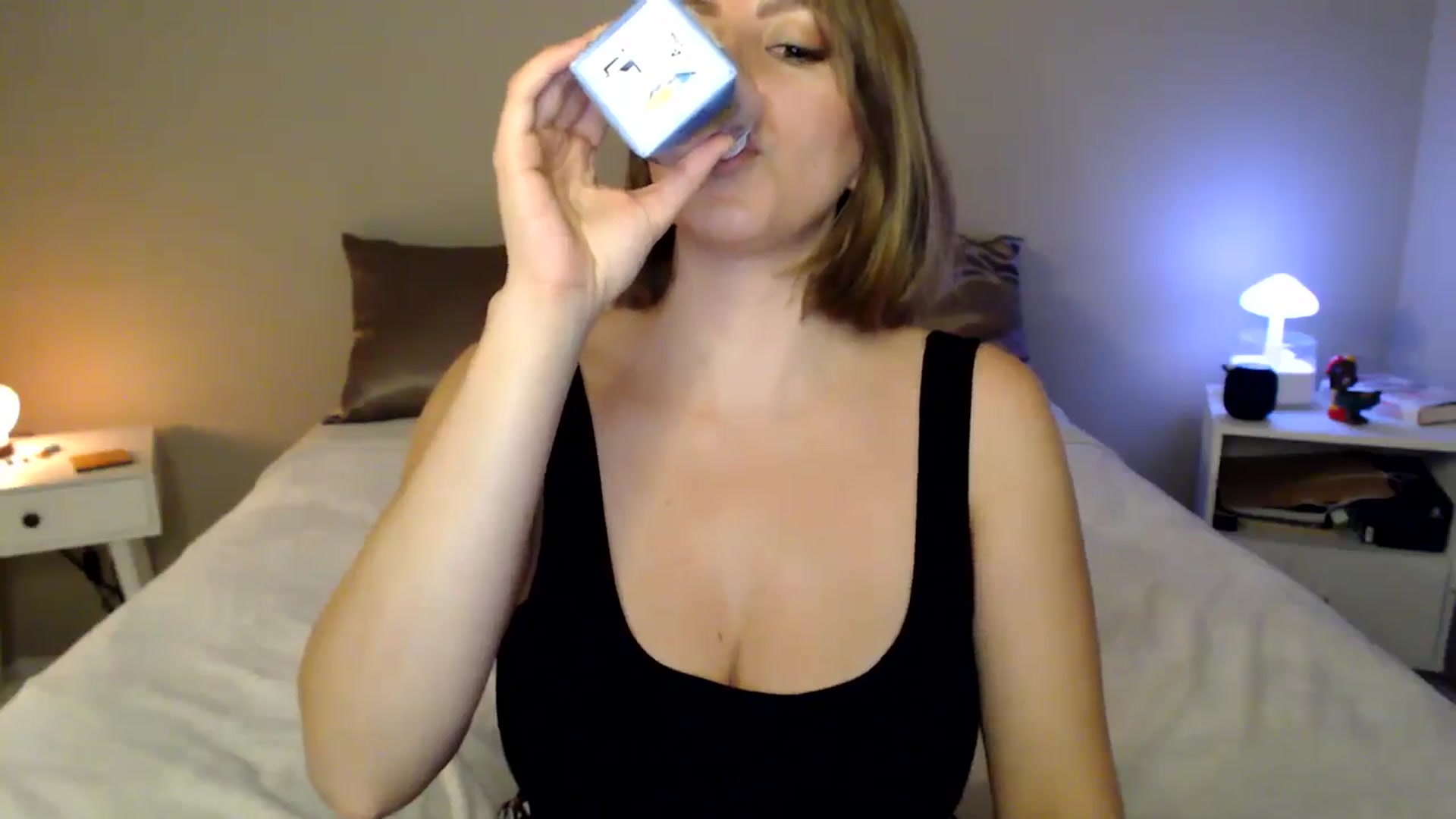 Gallery image thumbnail from MyaDelaney's myfreecams stream on, 10/28/2024, 04:40 image 4 of 20