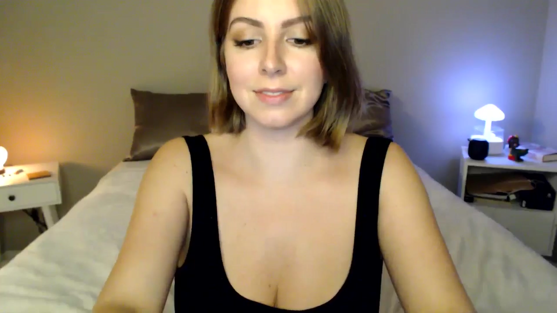 Gallery image thumbnail from MyaDelaney's myfreecams stream on, 10/28/2024, 04:40 image 12 of 20