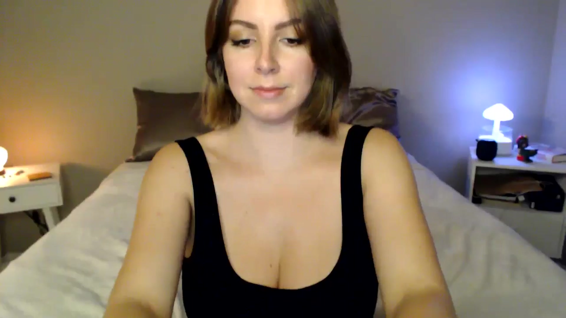 Gallery image thumbnail from MyaDelaney's myfreecams stream on, 10/28/2024, 04:40 image 10 of 20