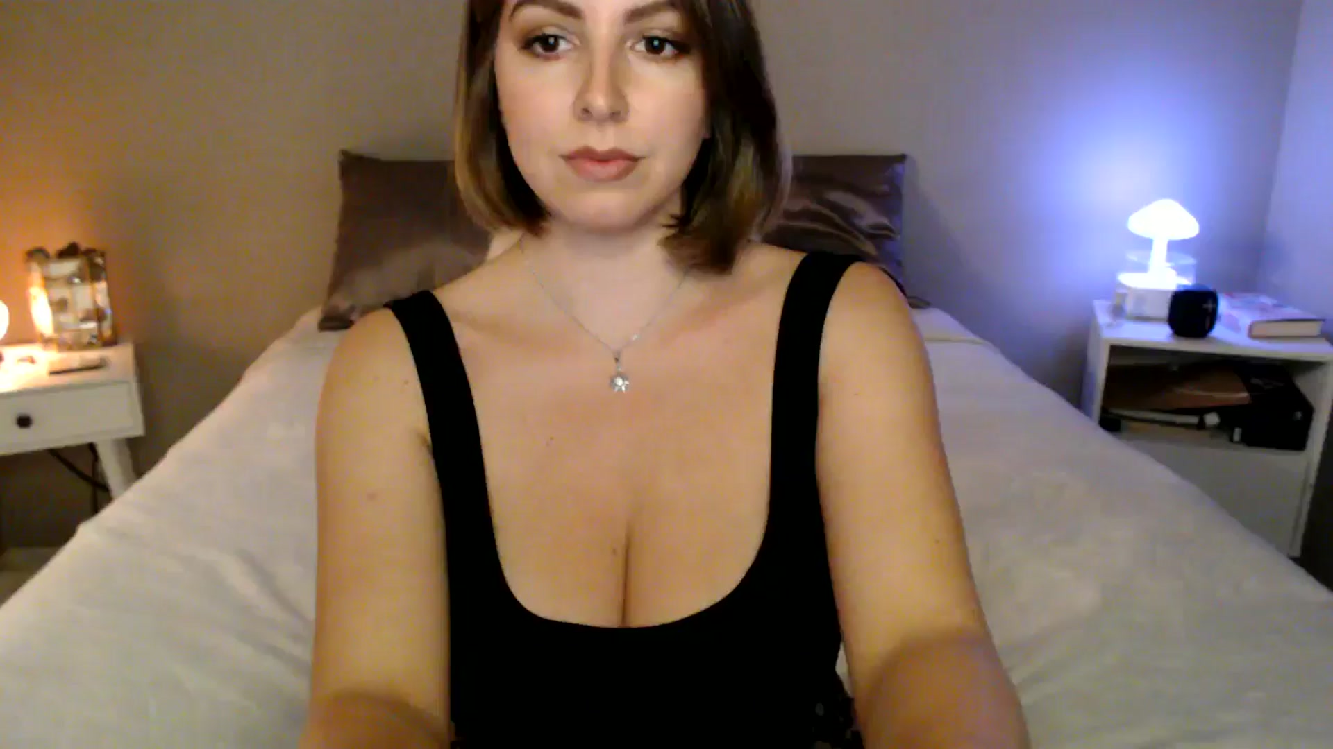 Gallery image thumbnail from MyaDelaney's myfreecams stream on, 10/31/2024, 01:14 image 16 of 20