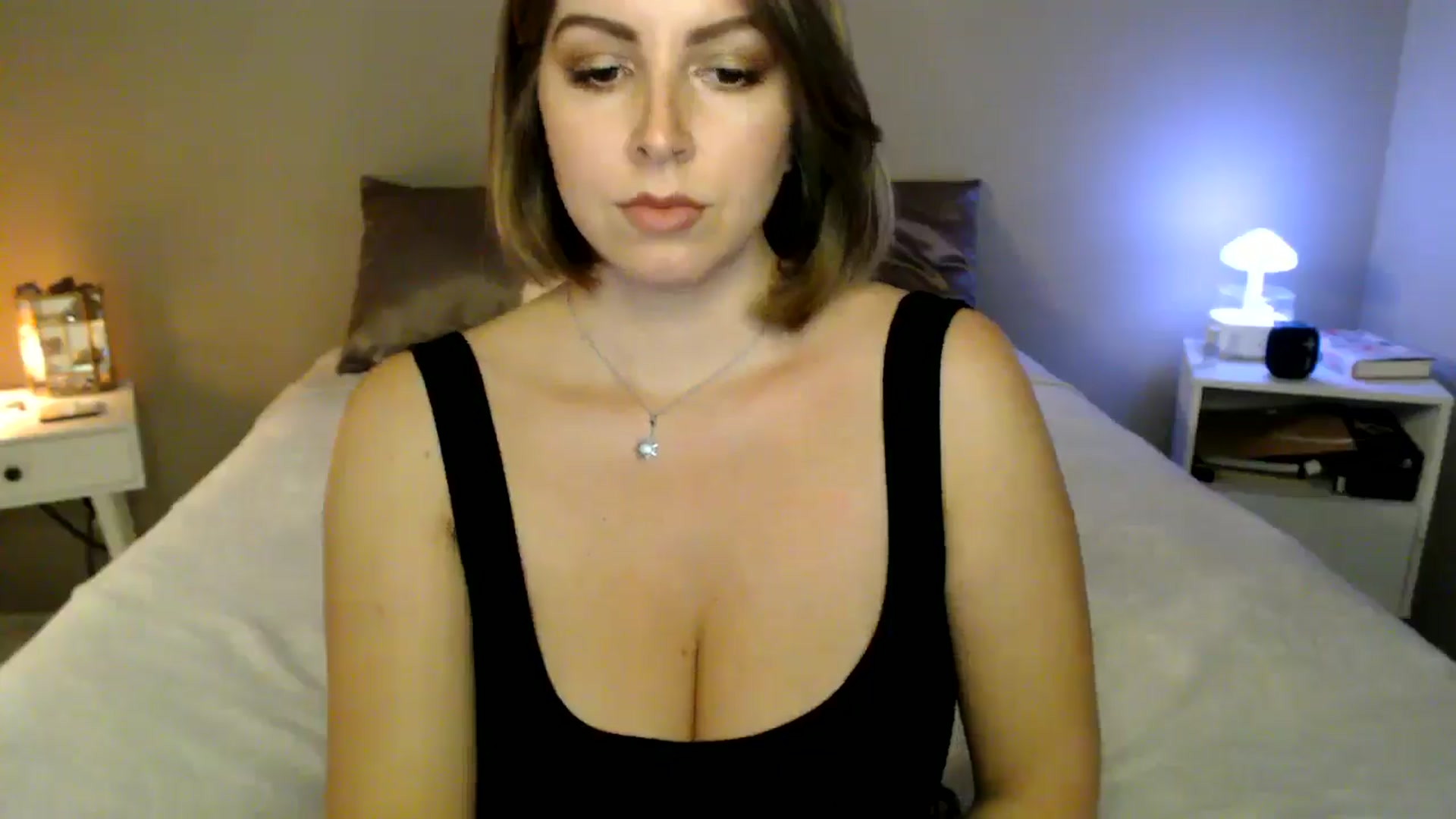 Gallery image thumbnail from MyaDelaney's myfreecams stream on, 10/31/2024, 01:14 image 18 of 20