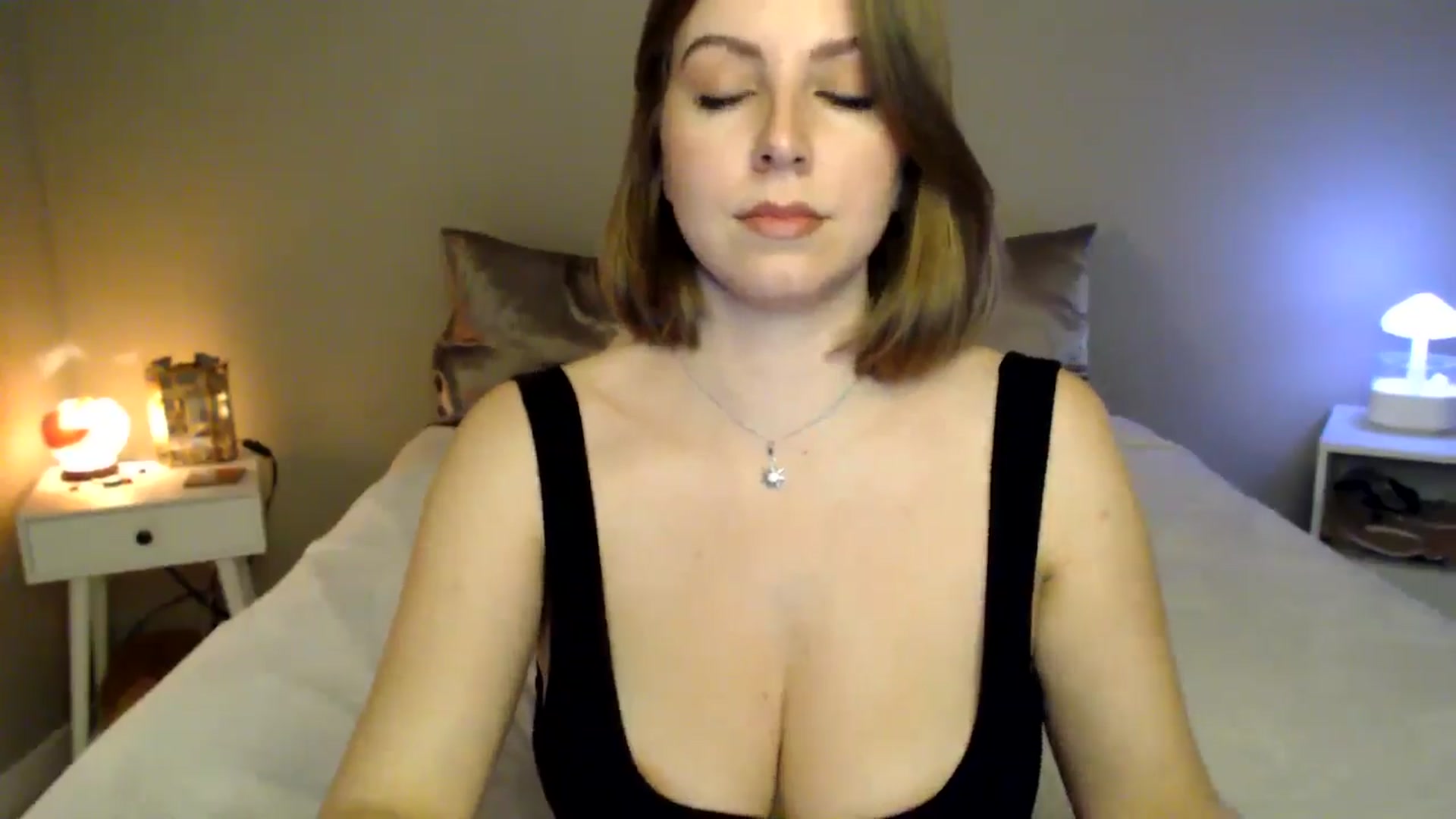 Gallery image thumbnail from MyaDelaney's myfreecams stream on, 12/20/2024, 04:01 image 20 of 20