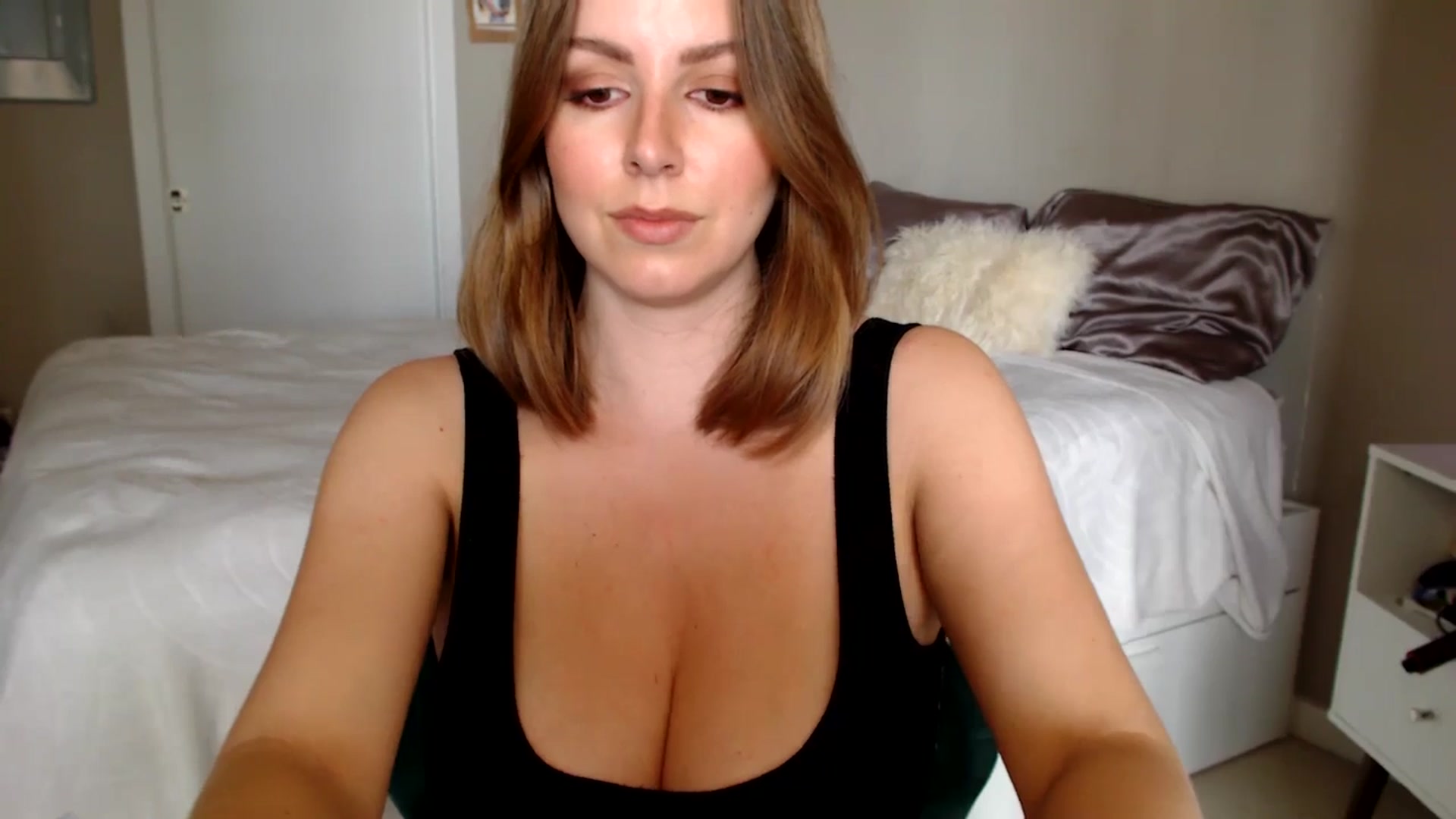 Gallery image thumbnail from MyaDelaney's myfreecams stream on, 05/01/2025, 23:15 image 17 of 20
