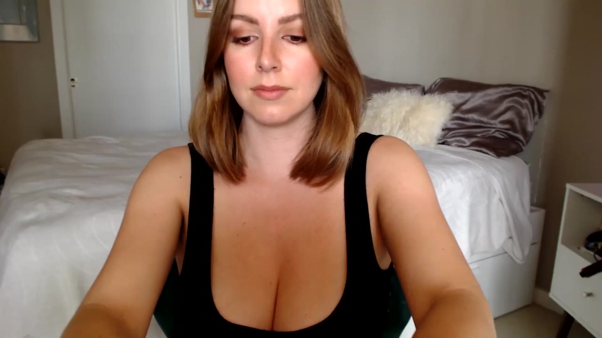 Gallery image thumbnail from MyaDelaney's myfreecams stream on, 05/01/2025, 23:15 image 16 of 20