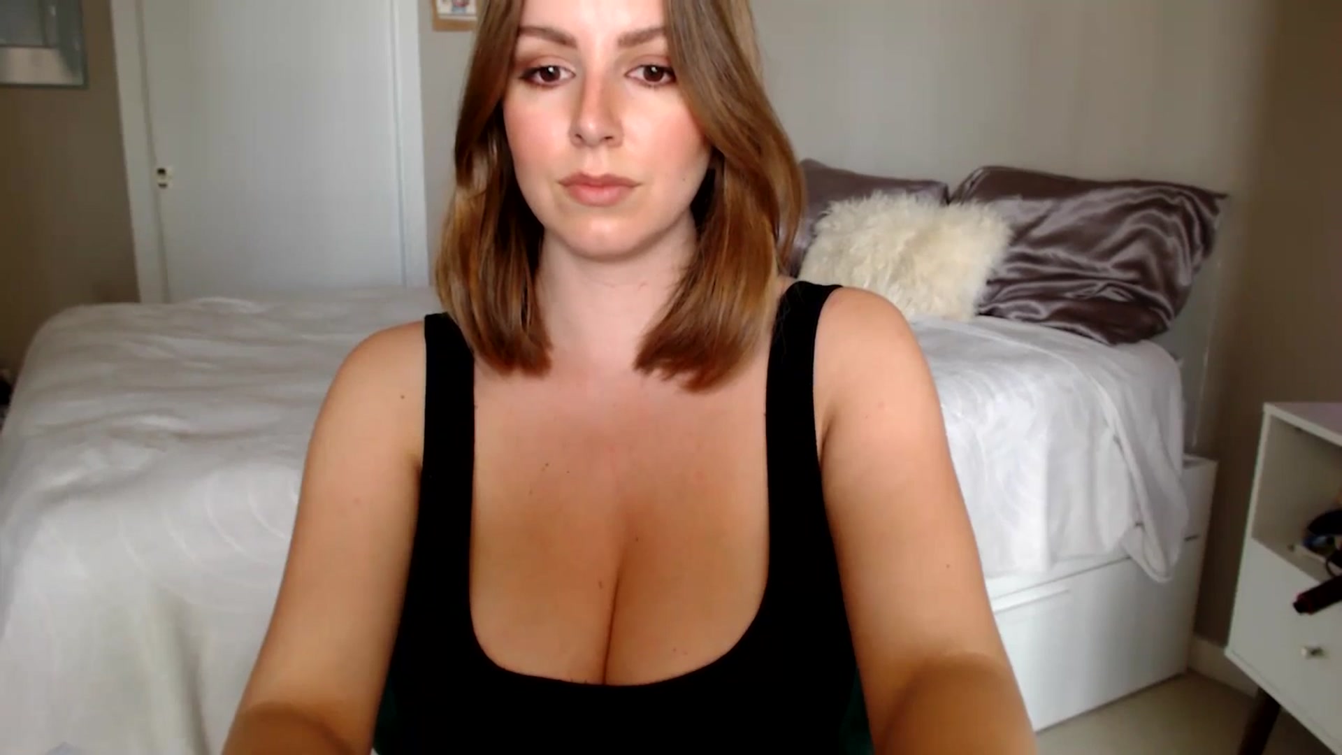 Gallery image thumbnail from MyaDelaney's myfreecams stream on, 05/01/2025, 23:15 image 12 of 20