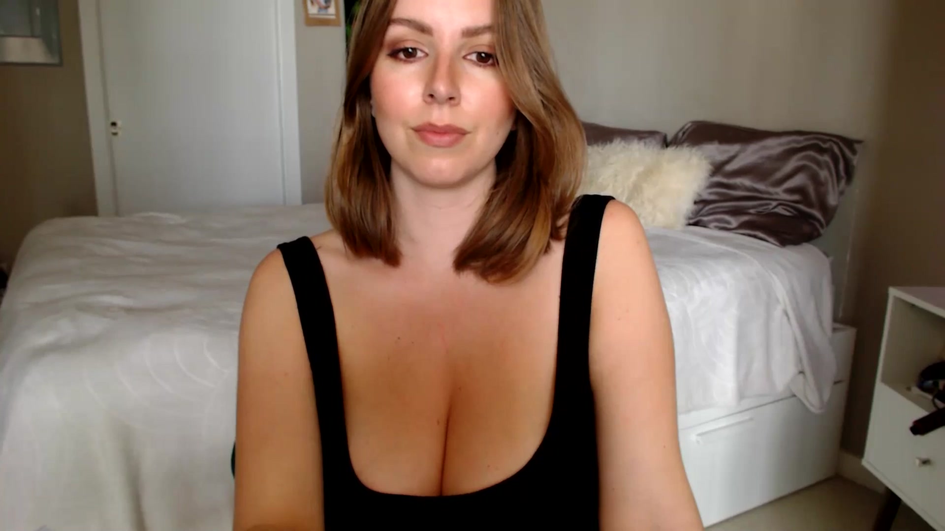 Gallery image thumbnail from MyaDelaney's myfreecams stream on, 05/01/2025, 23:15 image 5 of 20