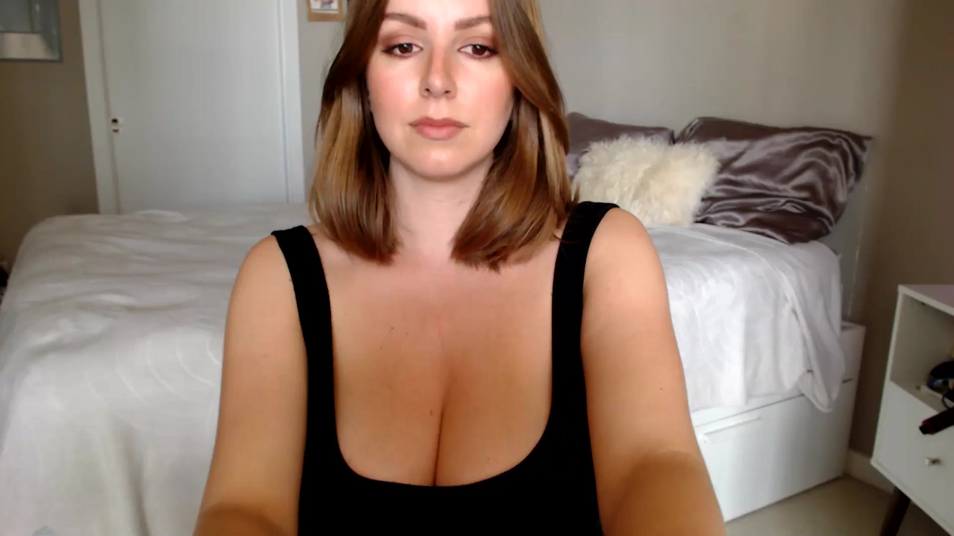 Gallery image thumbnail from MyaDelaney's myfreecams stream on, 05/01/2025, 23:15 image 1 of 20