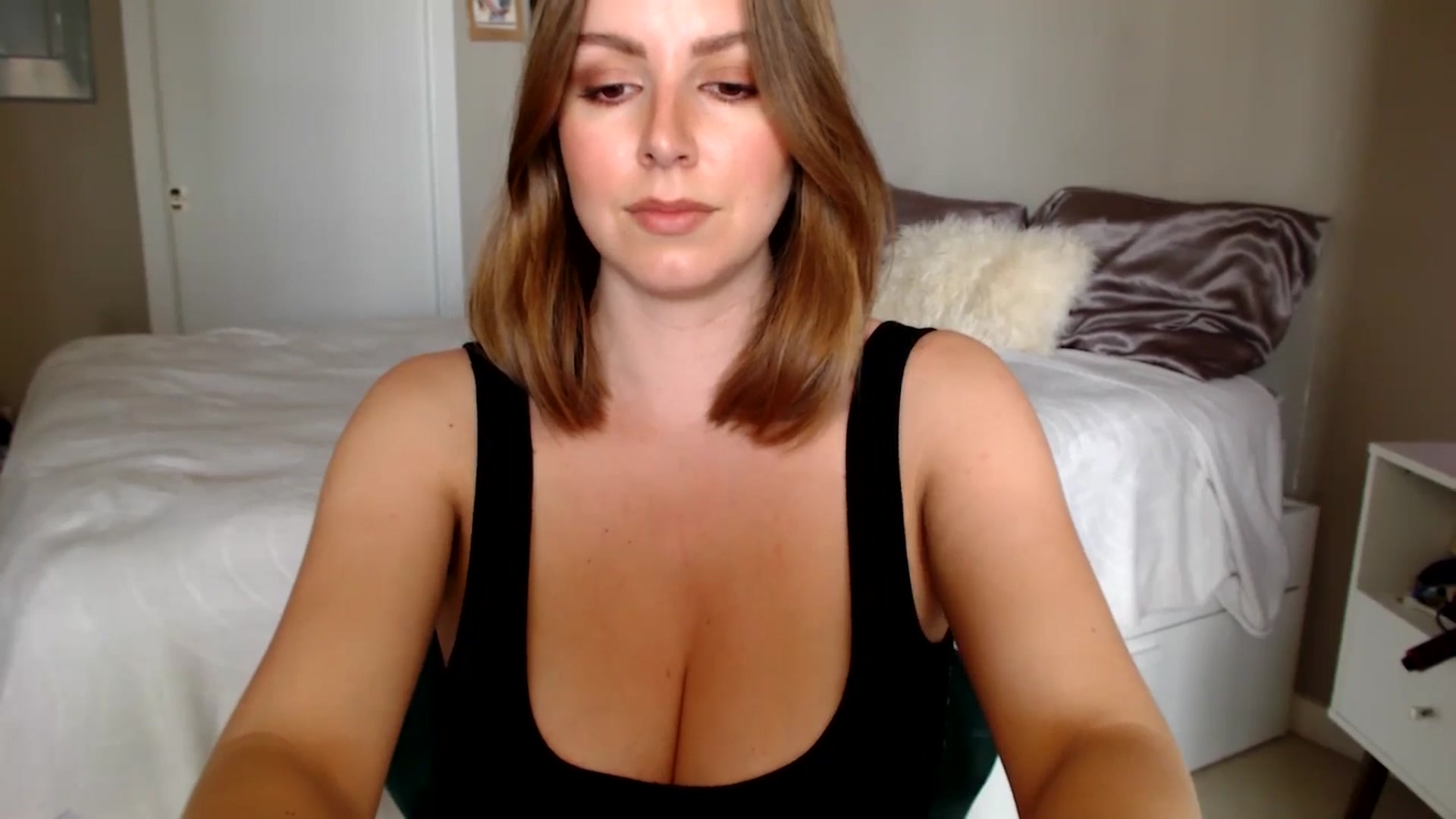 Gallery image thumbnail from MyaDelaney's myfreecams stream on, 05/01/2025, 23:15 image 15 of 20