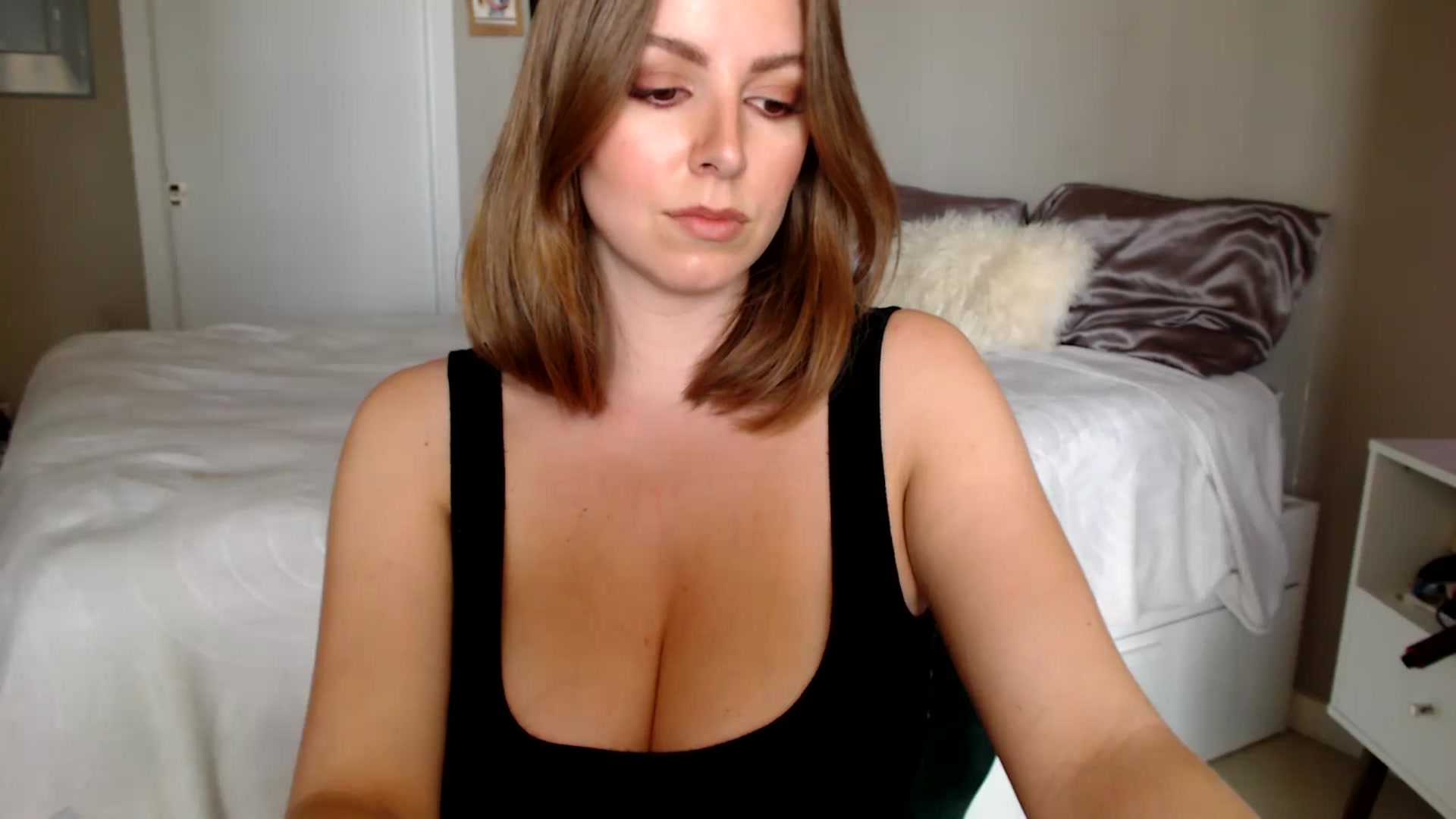 Gallery image thumbnail from MyaDelaney's myfreecams stream on, 05/01/2025, 23:15 image 13 of 20
