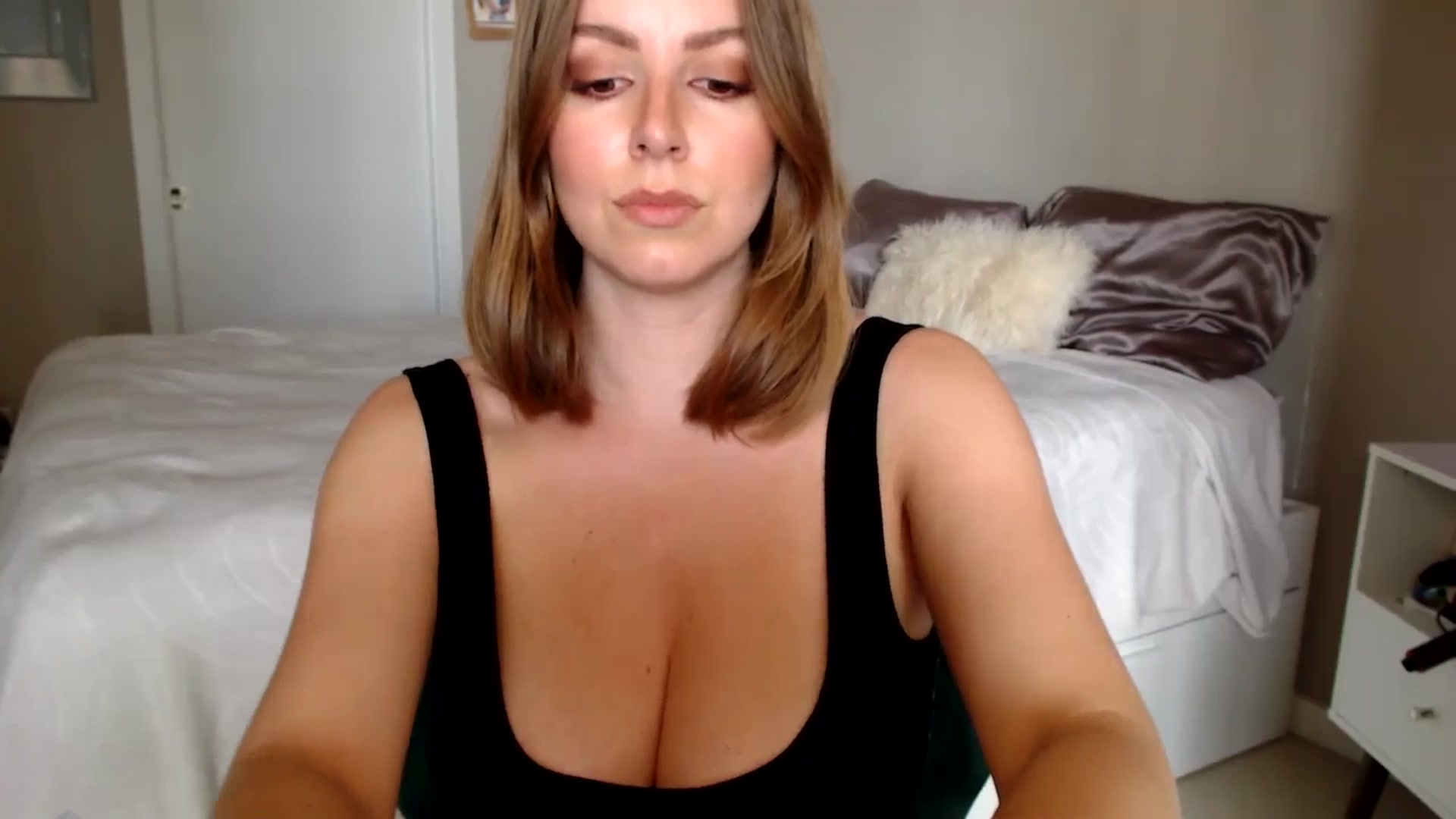 Gallery image thumbnail from MyaDelaney's myfreecams stream on, 05/01/2025, 23:15 image 8 of 20