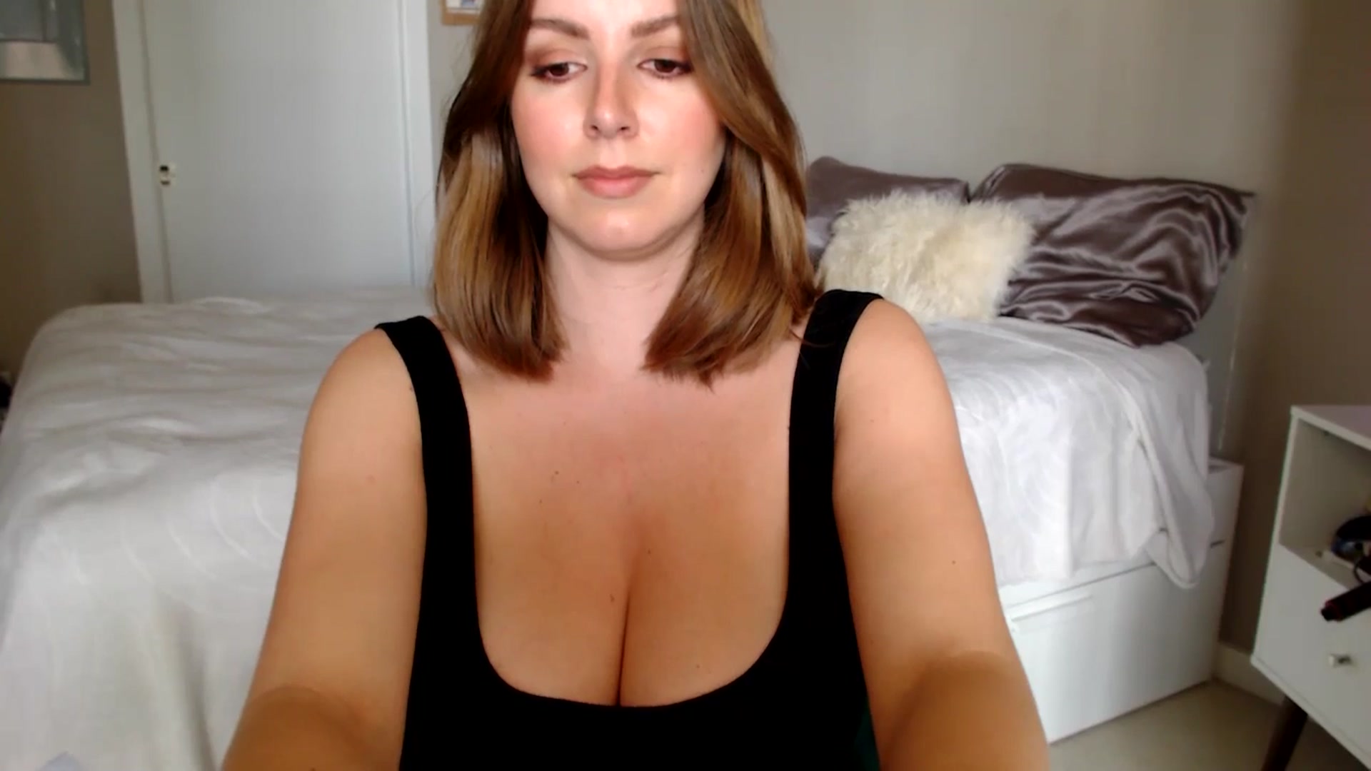 Gallery image thumbnail from MyaDelaney's myfreecams stream on, 05/01/2025, 23:15 image 2 of 20