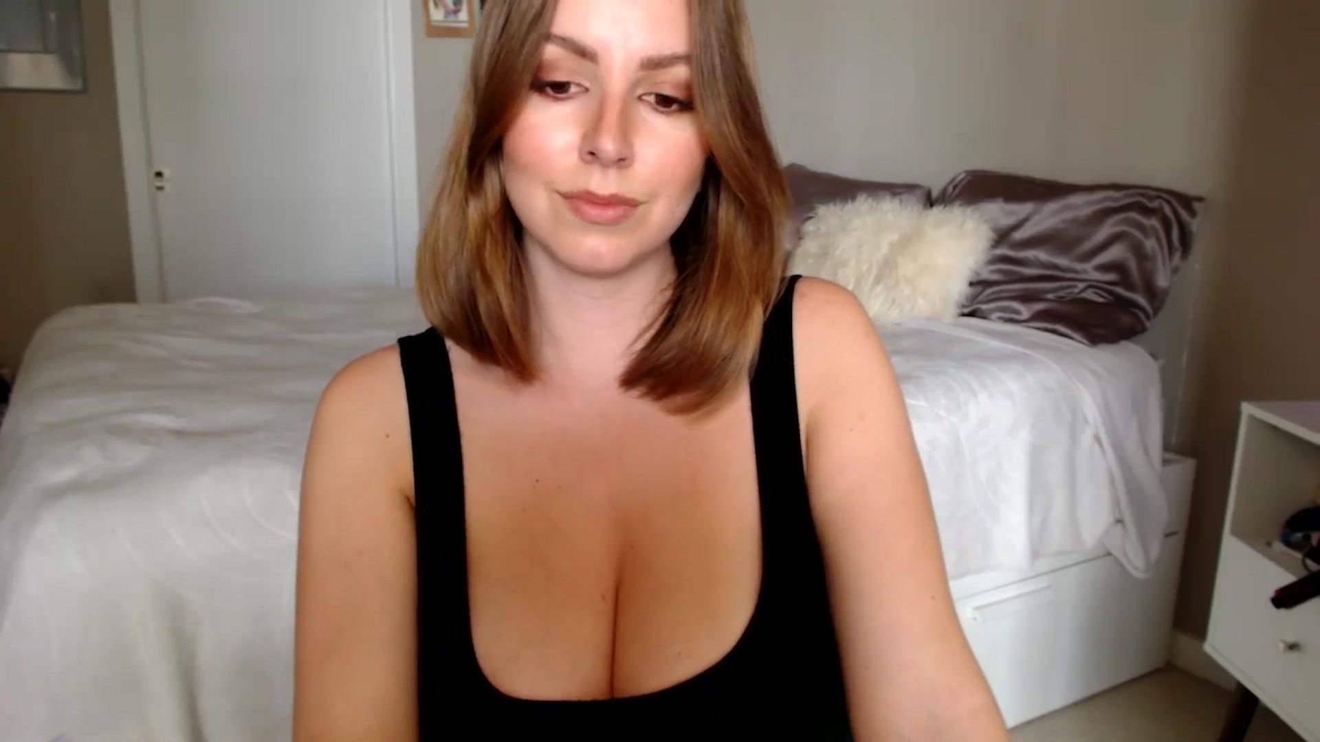 Gallery image thumbnail from MyaDelaney's myfreecams stream on, 05/01/2025, 23:15 image 19 of 20