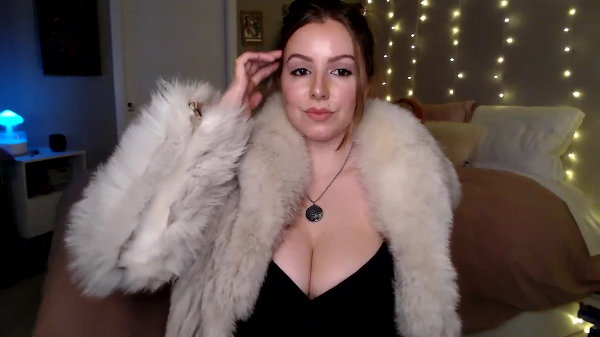 Gallery image thumbnail from MyaDelaney's myfreecams stream on, 10/31/2025, 23:25 image 13 of 20