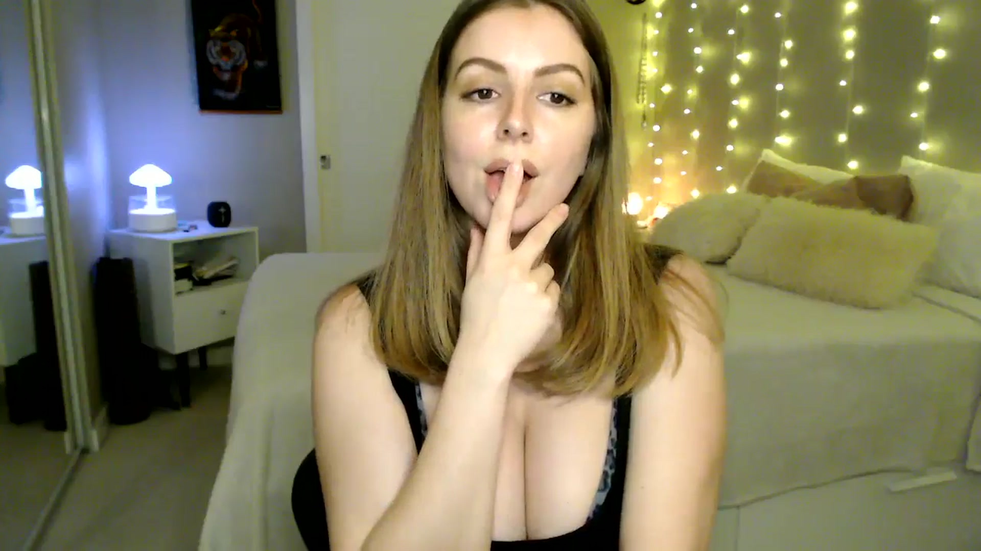 Gallery image thumbnail from MyaDelaney's myfreecams stream on, 12/18/2025, 06:40 image 4 of 20