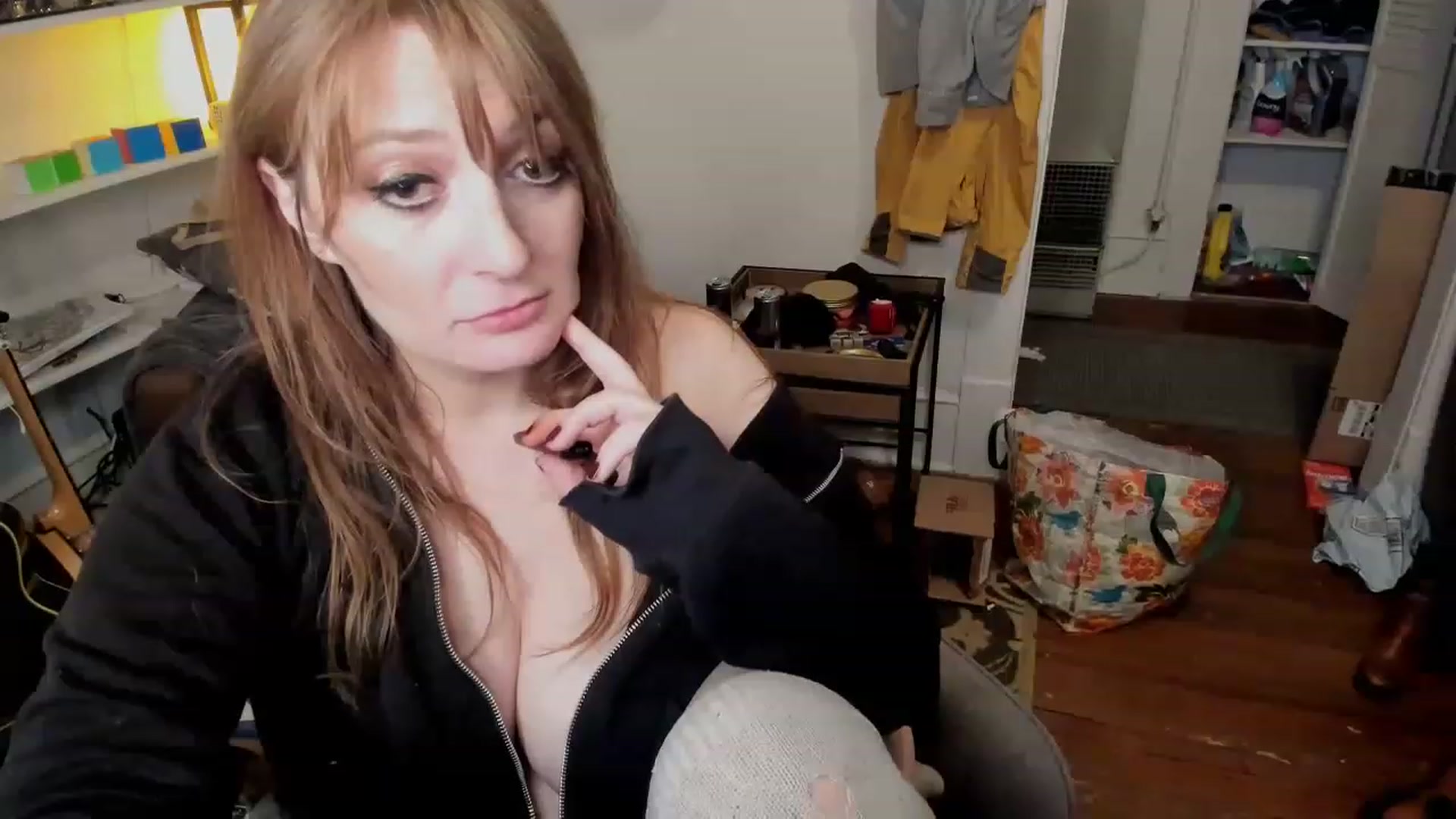 Gallery image thumbnail from Mya_Heart's myfreecams stream on, 12/27/2022, 07:19 image 7 of 20
