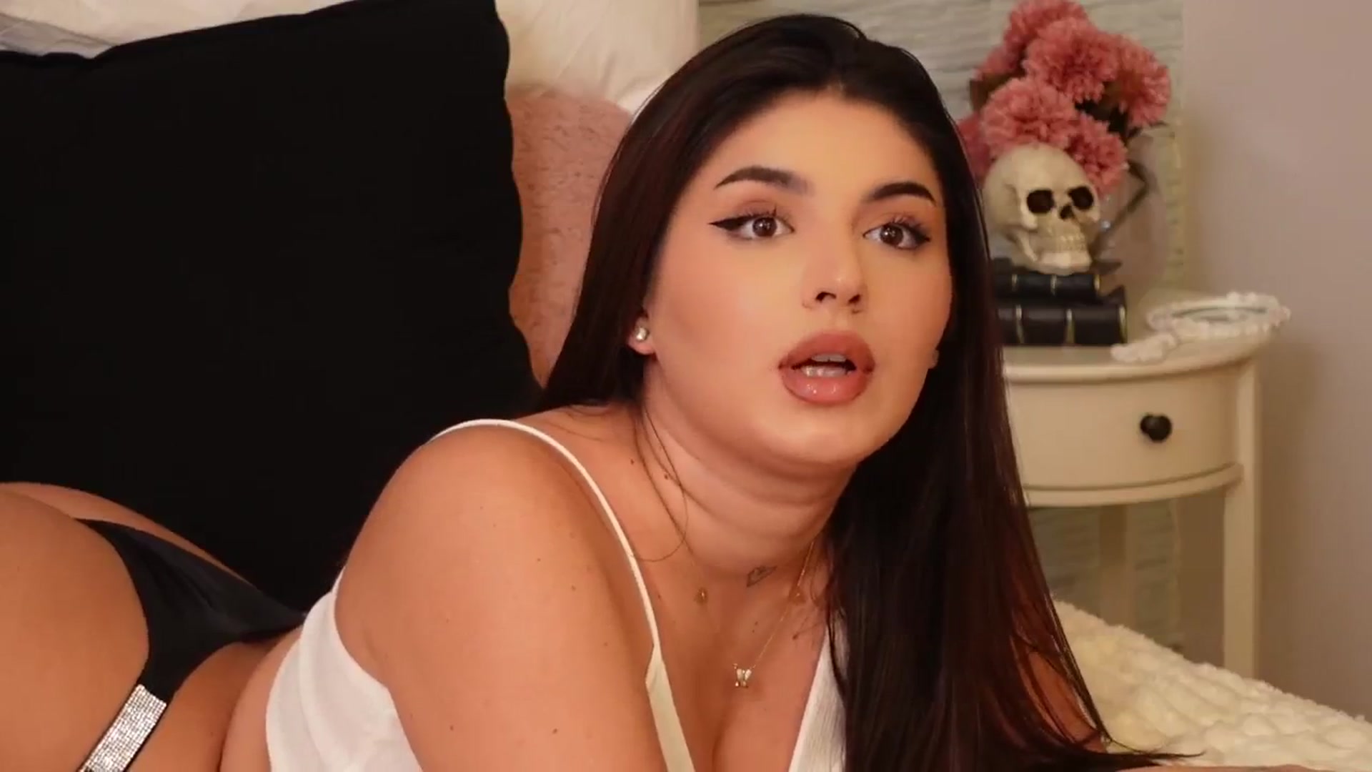 Gallery image thumbnail from MyaaaH's myfreecams stream on, 10/28/2024, 11:29 image 15 of 20