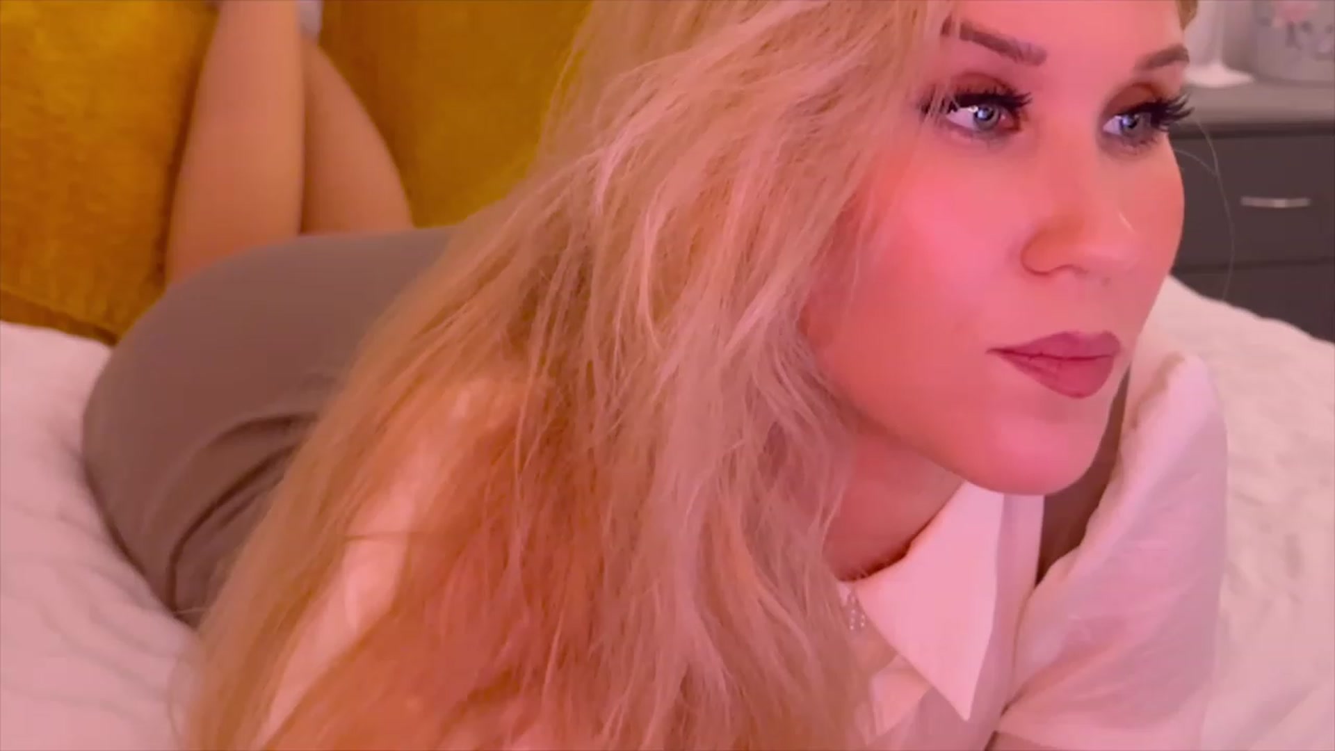 Gallery image thumbnail from Myabeline's myfreecams stream on, 11/20/2022, 02:25 image 20 of 20