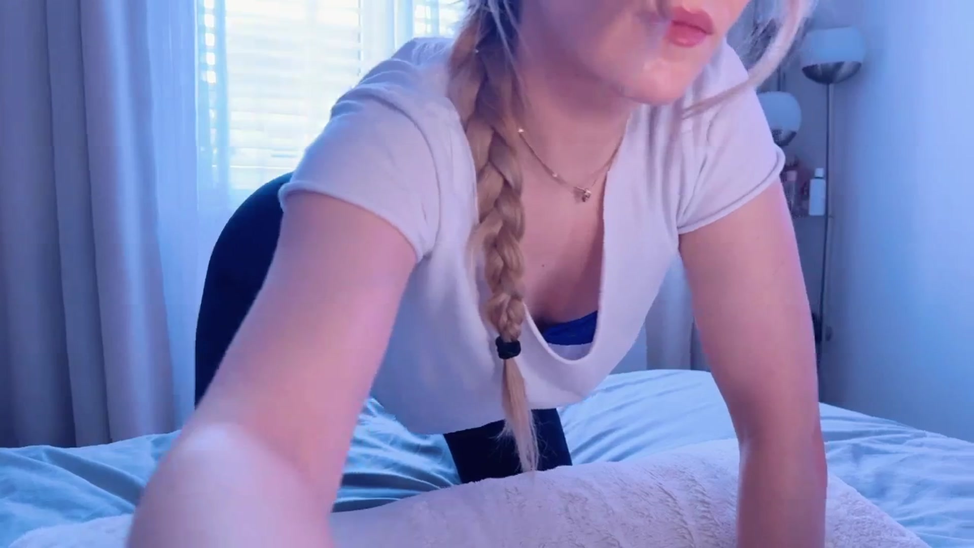 Gallery image thumbnail from Myassistant's myfreecams stream on, 04/19/2025, 19:12 image 12 of 20
