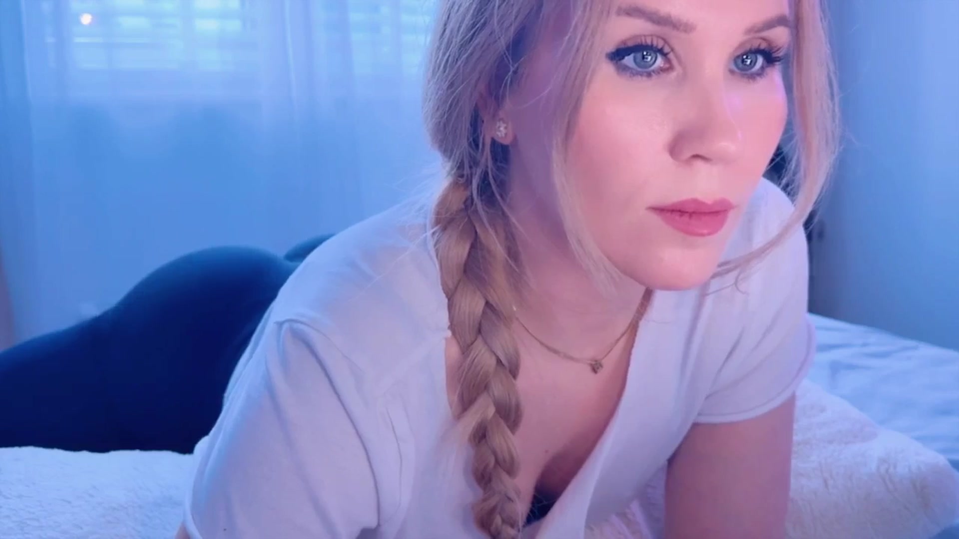 Gallery image thumbnail from Myassistant's myfreecams stream on, 04/19/2025, 19:12 image 13 of 20