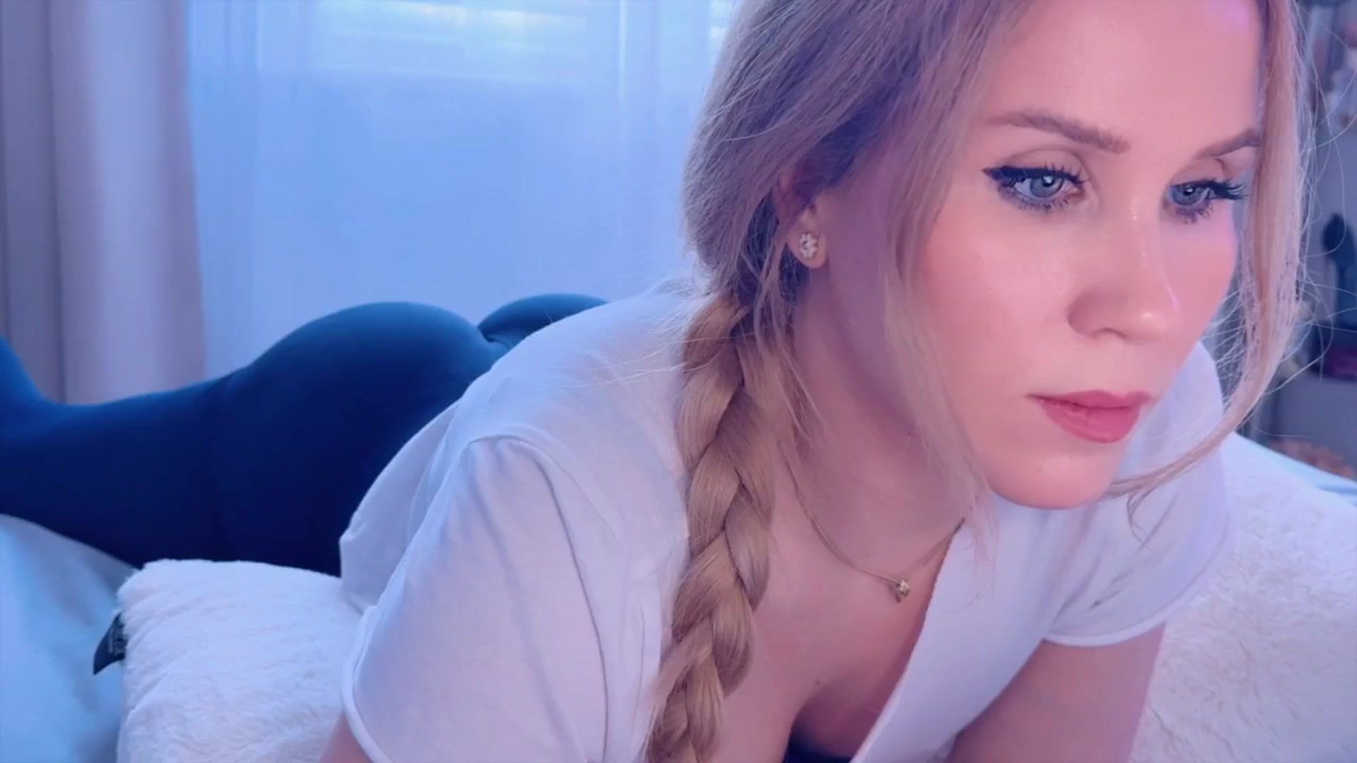 Gallery image thumbnail from Myassistant's myfreecams stream on, 04/19/2025, 19:12 image 4 of 20