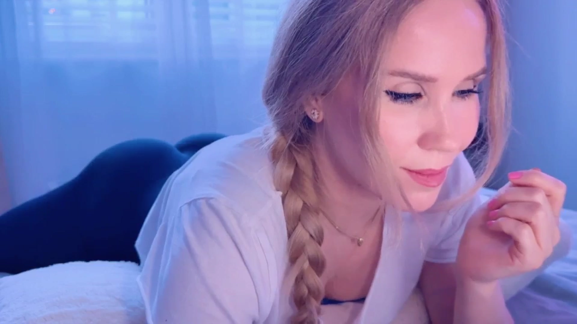 Gallery image thumbnail from Myassistant's myfreecams stream on, 04/19/2025, 19:12 image 19 of 20