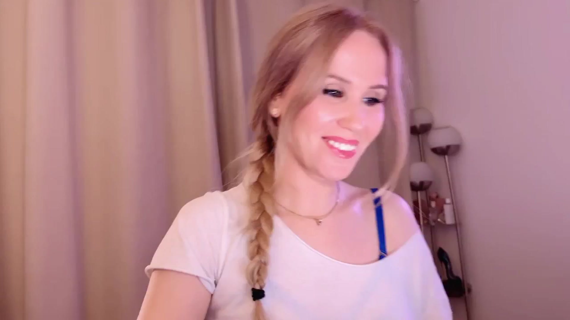 Gallery image thumbnail from Myassistant's myfreecams stream on, 04/19/2025, 21:20 image 8 of 20