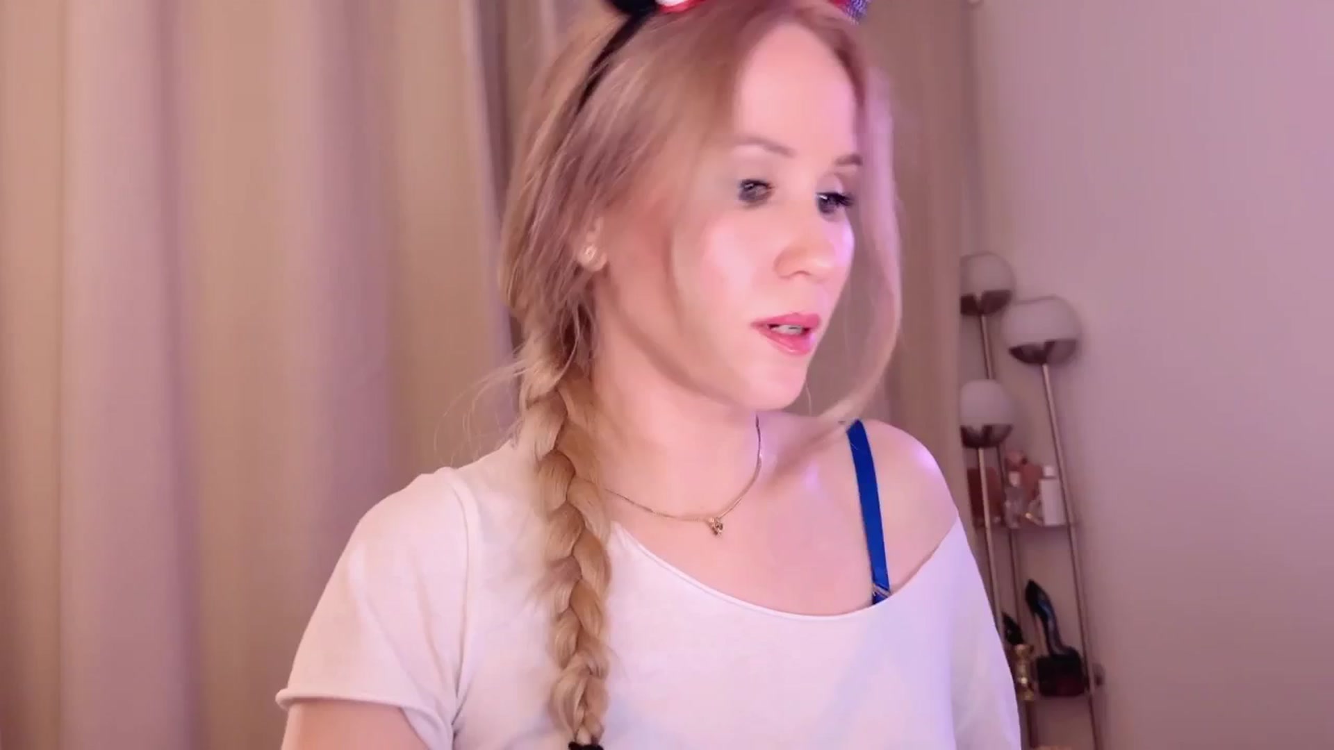 Gallery image thumbnail from Myassistant's myfreecams stream on, 04/19/2025, 21:20 image 1 of 20