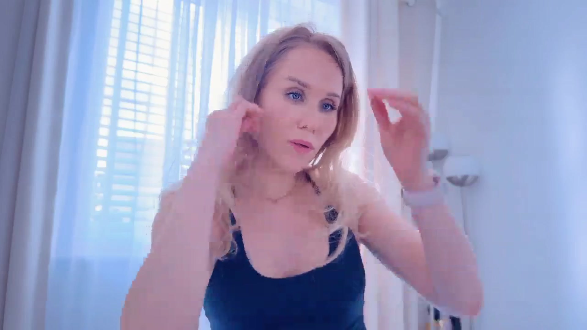Gallery image thumbnail from Myassistant's myfreecams stream on, 04/22/2025, 16:34 image 12 of 20