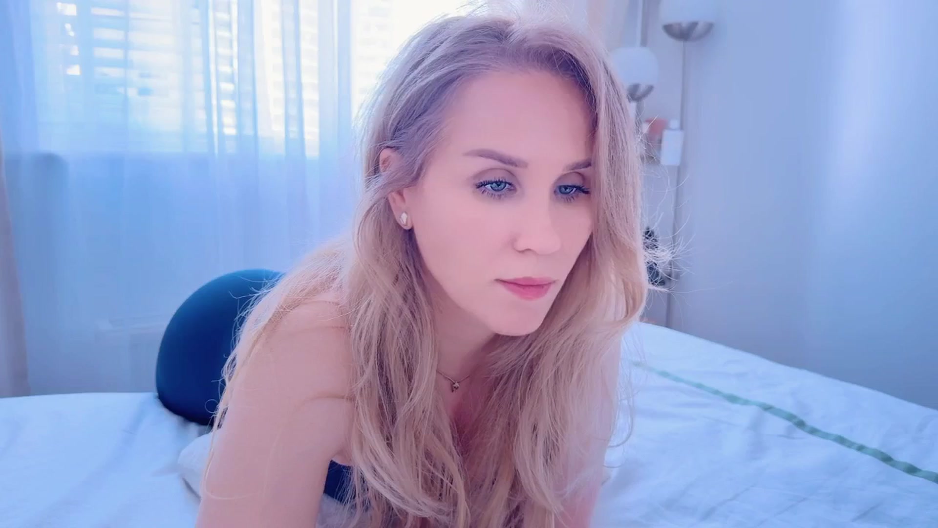 Gallery image thumbnail from Myassistant's myfreecams stream on, 04/22/2025, 16:34 image 4 of 20