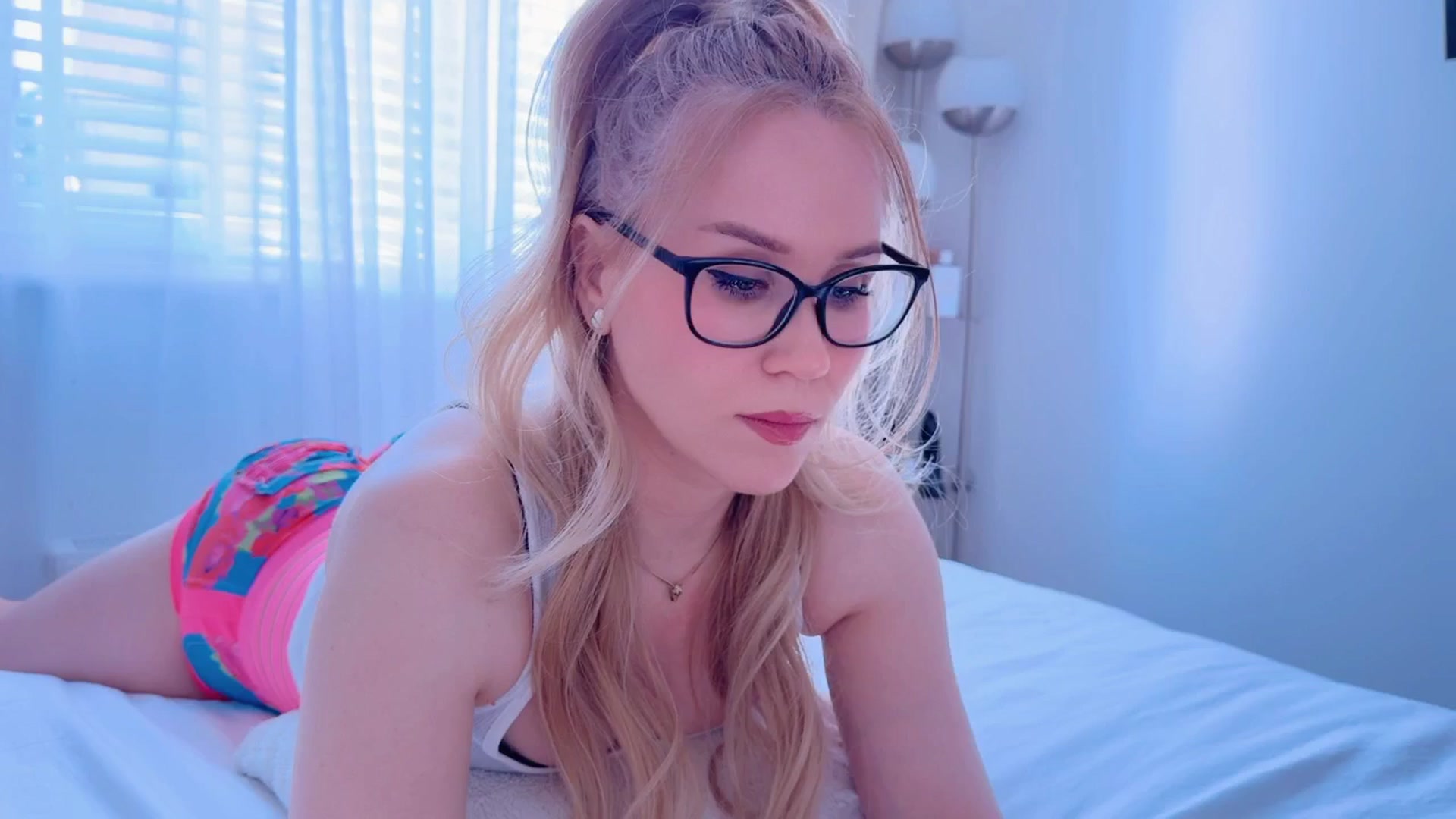Gallery image thumbnail from Myassistant's myfreecams stream on, 04/28/2025, 16:38 image 9 of 20