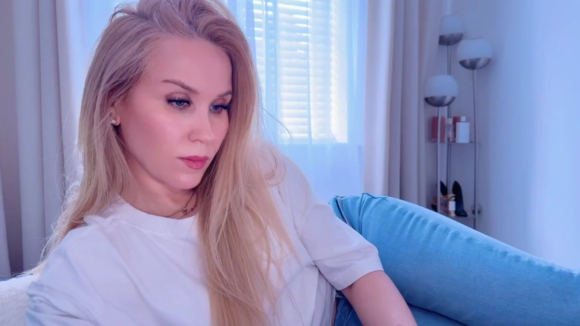 Gallery image thumbnail from Myassistant's myfreecams stream on, 05/03/2025, 17:31 image 15 of 20