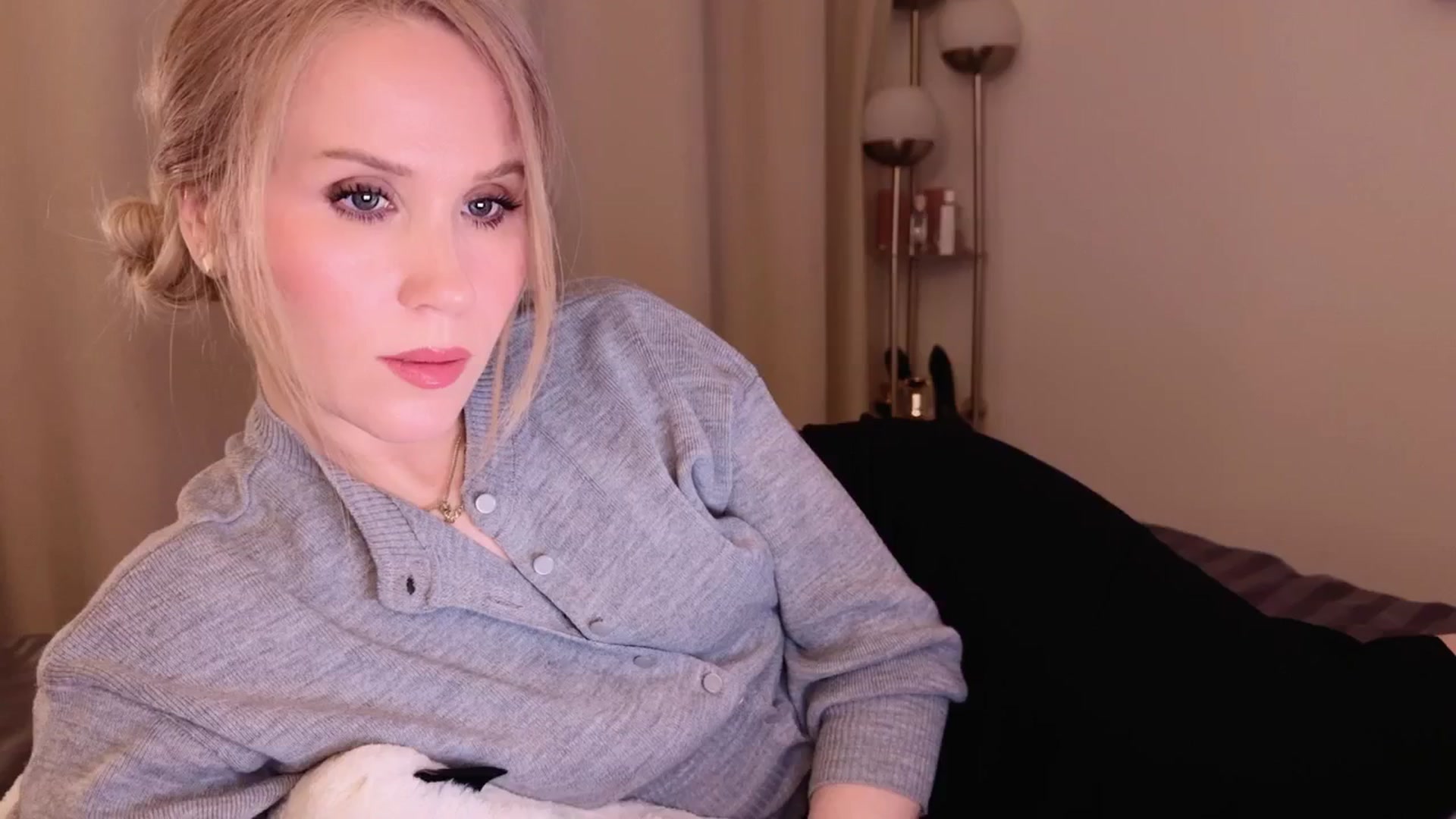 Gallery image thumbnail from Myassistant's myfreecams stream on, 05/04/2025, 22:20 image 19 of 20