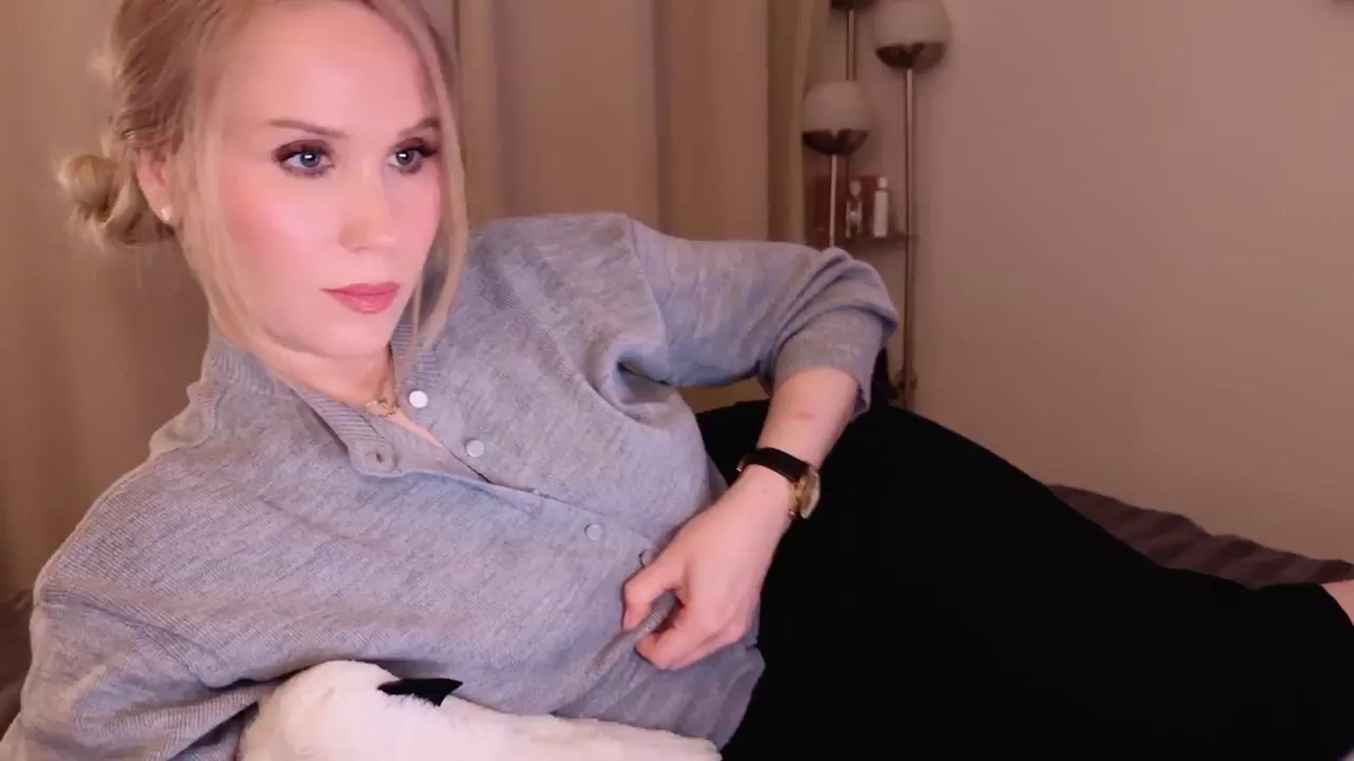 Gallery image thumbnail from Myassistant's myfreecams stream on, 05/04/2025, 22:20 image 18 of 20