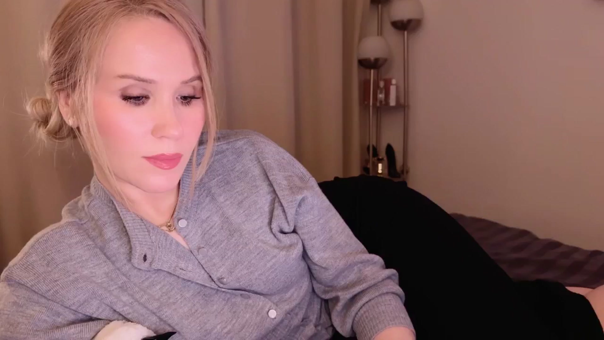 Gallery image thumbnail from Myassistant's myfreecams stream on, 05/04/2025, 22:20 image 13 of 20