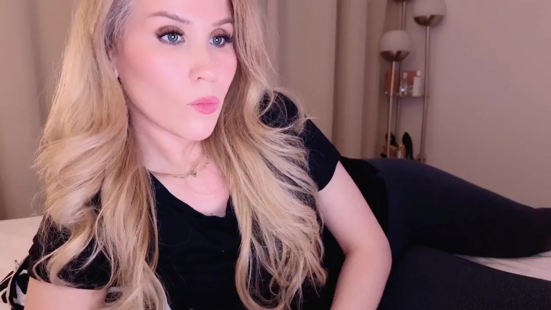 Gallery image thumbnail from Myassistant's myfreecams stream on, 05/10/2025, 21:39 image 20 of 20