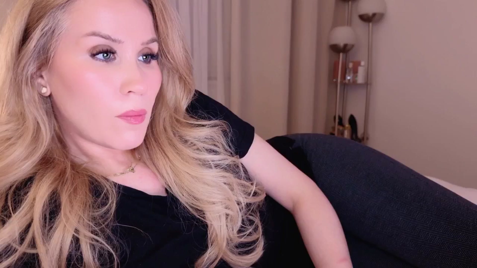 Gallery image thumbnail from Myassistant's myfreecams stream on, 05/10/2025, 21:39 image 11 of 20