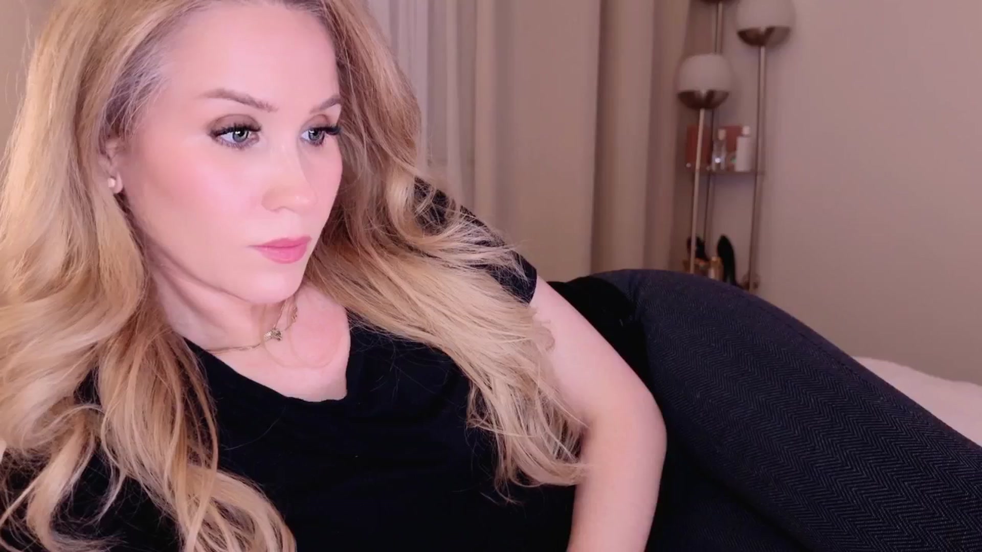 Gallery image thumbnail from Myassistant's myfreecams stream on, 05/10/2025, 21:39 image 19 of 20