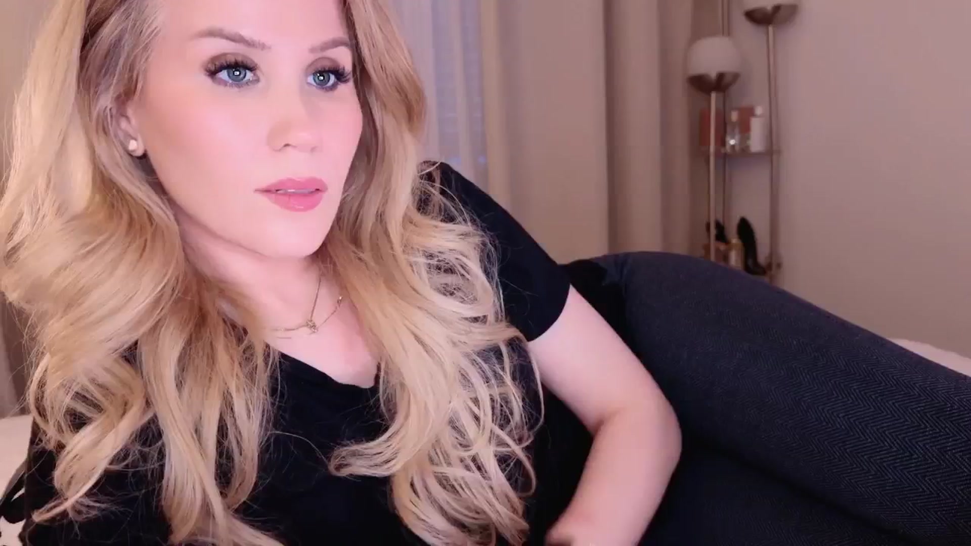 Gallery image thumbnail from Myassistant's myfreecams stream on, 05/10/2025, 21:39 image 3 of 20