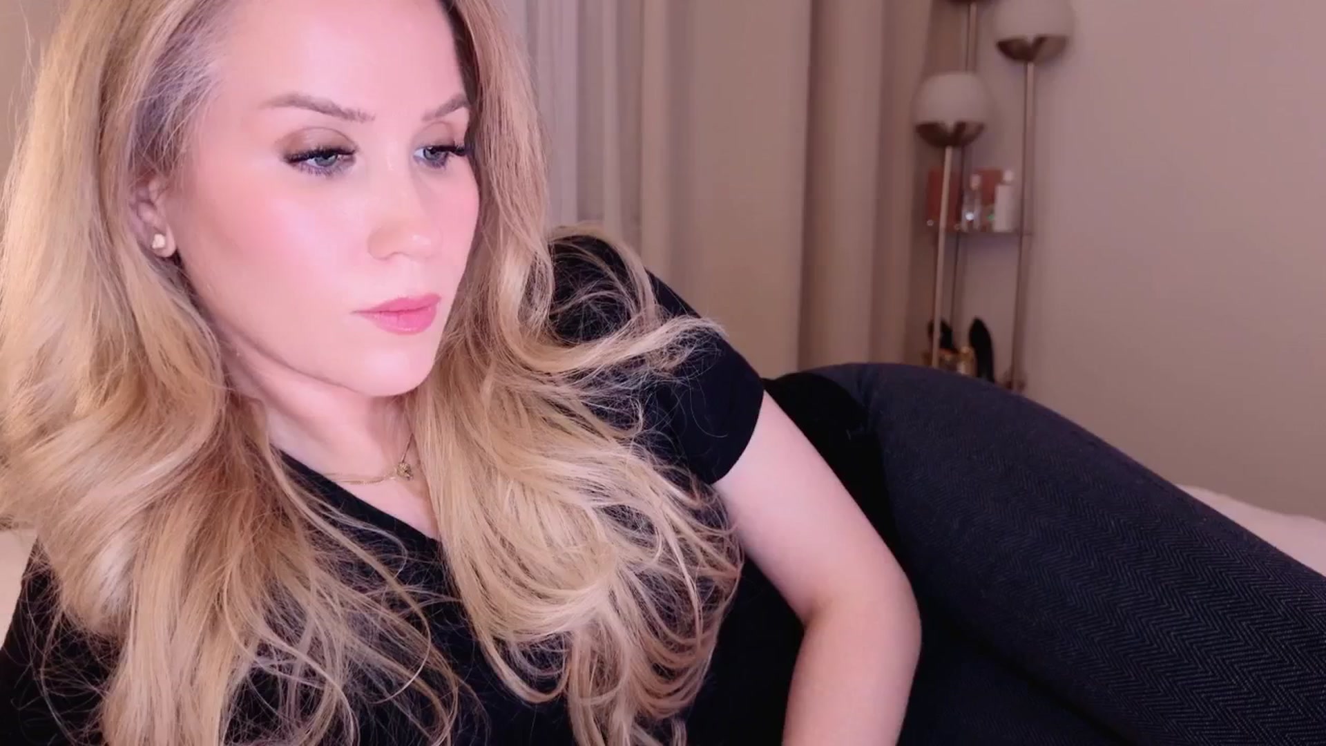 Gallery image thumbnail from Myassistant's myfreecams stream on, 05/10/2025, 21:39 image 18 of 20