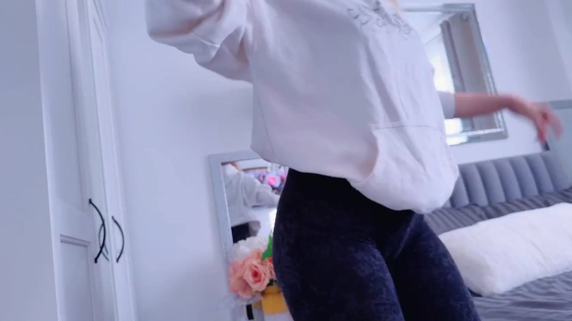 Gallery image thumbnail from Myassistant's myfreecams stream on, 05/17/2025, 18:15 image 11 of 20