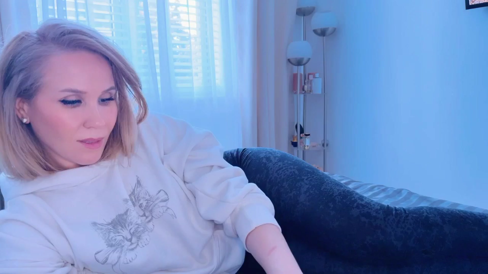 Gallery image thumbnail from Myassistant's myfreecams stream on, 05/17/2025, 19:22 image 1 of 20
