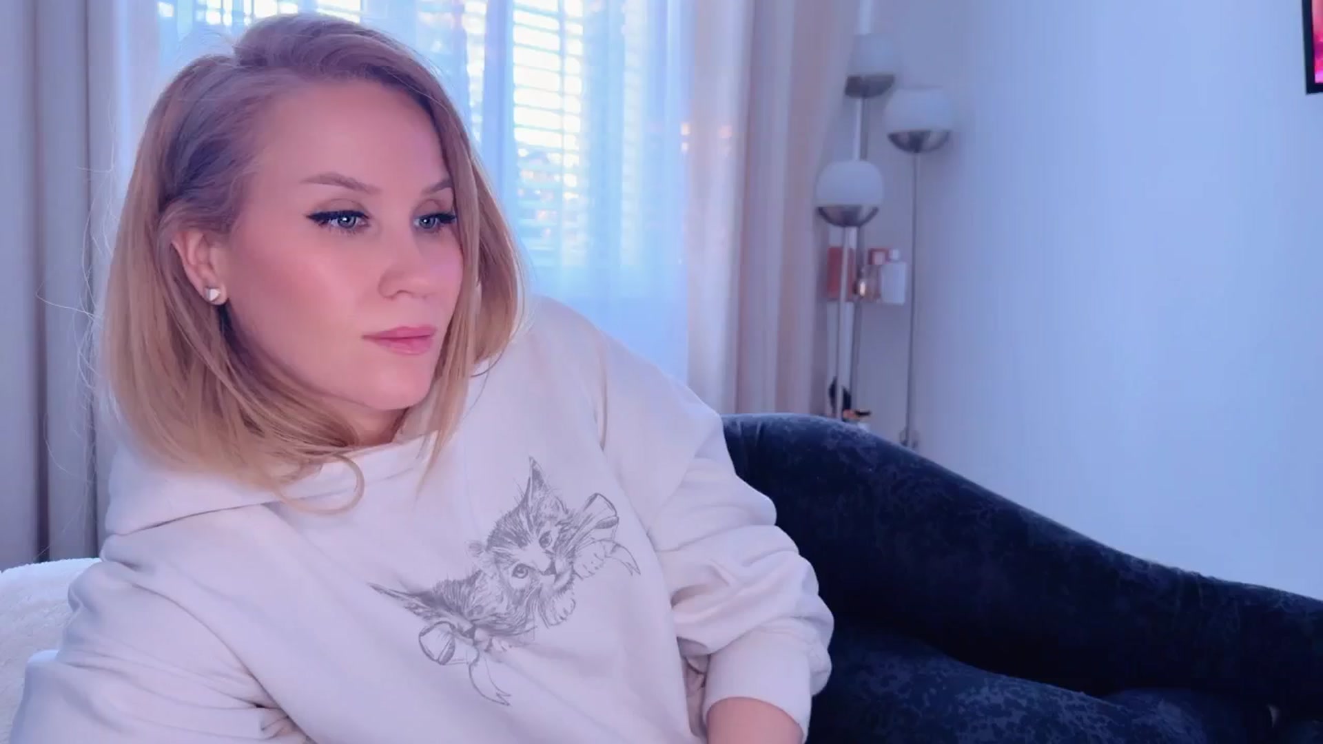 Gallery image thumbnail from Myassistant's myfreecams stream on, 05/17/2025, 19:22 image 19 of 20