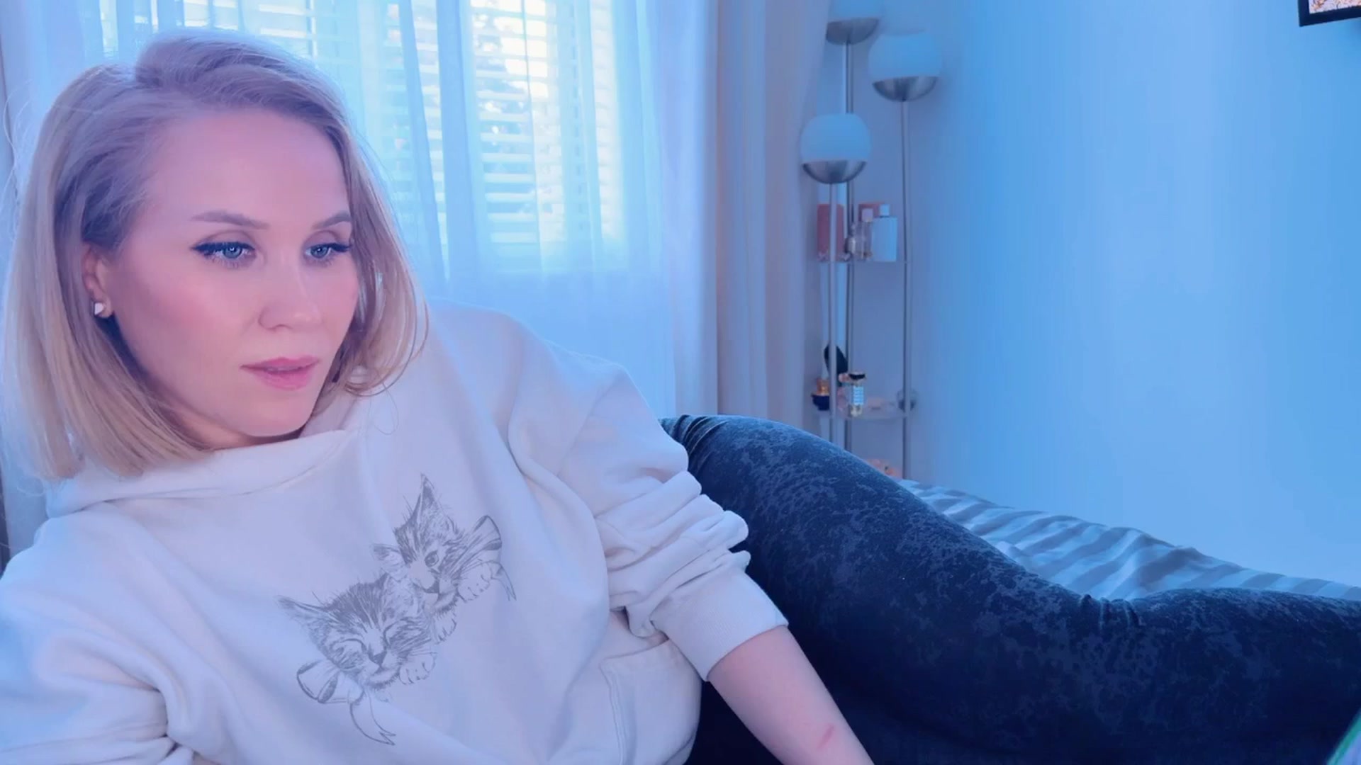 Gallery image thumbnail from Myassistant's myfreecams stream on, 05/17/2025, 19:22 image 2 of 20