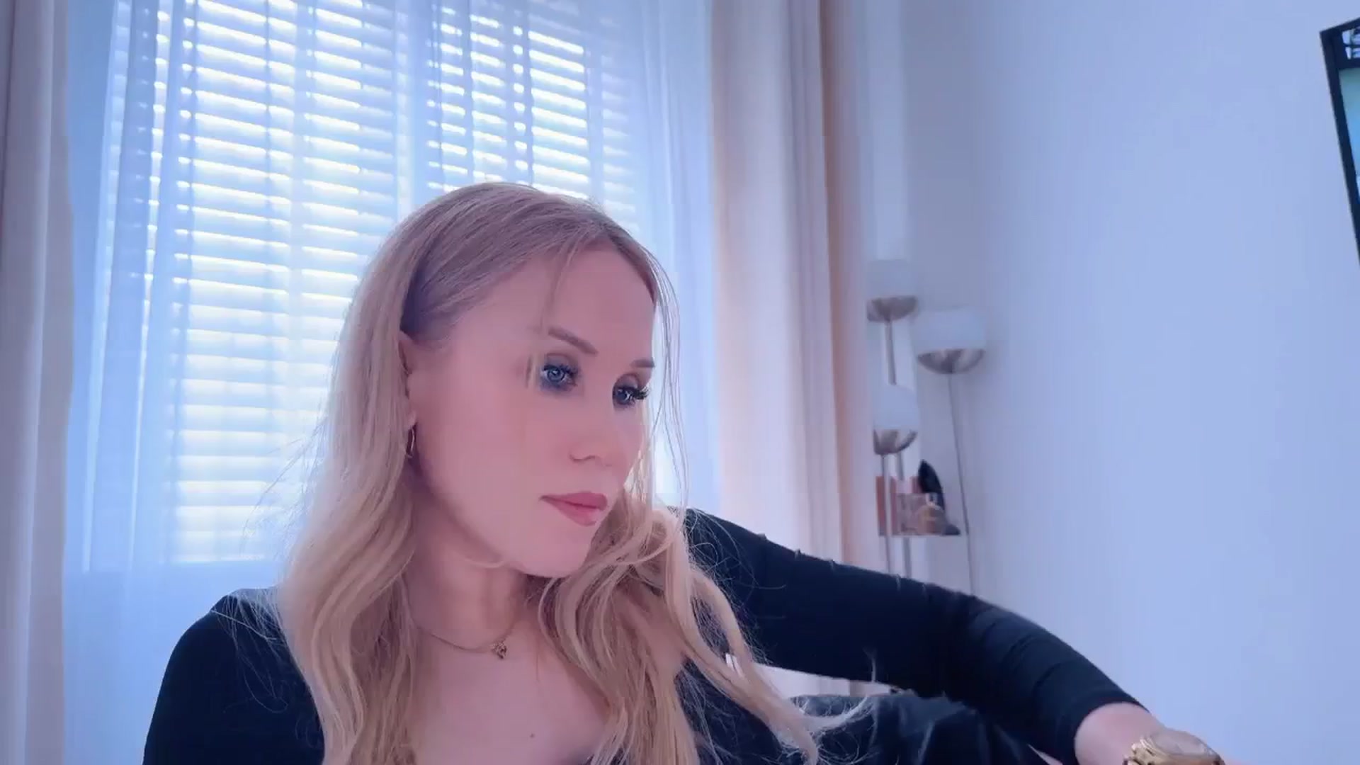 Gallery image thumbnail from Myassistant's myfreecams stream on, 05/31/2025, 14:37 image 6 of 20